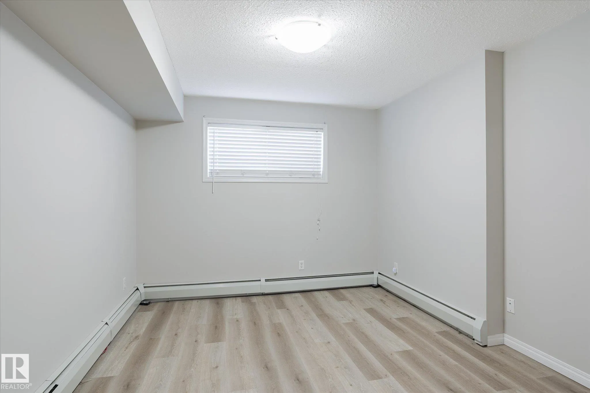 40 SUMMERWOOD Boulevard