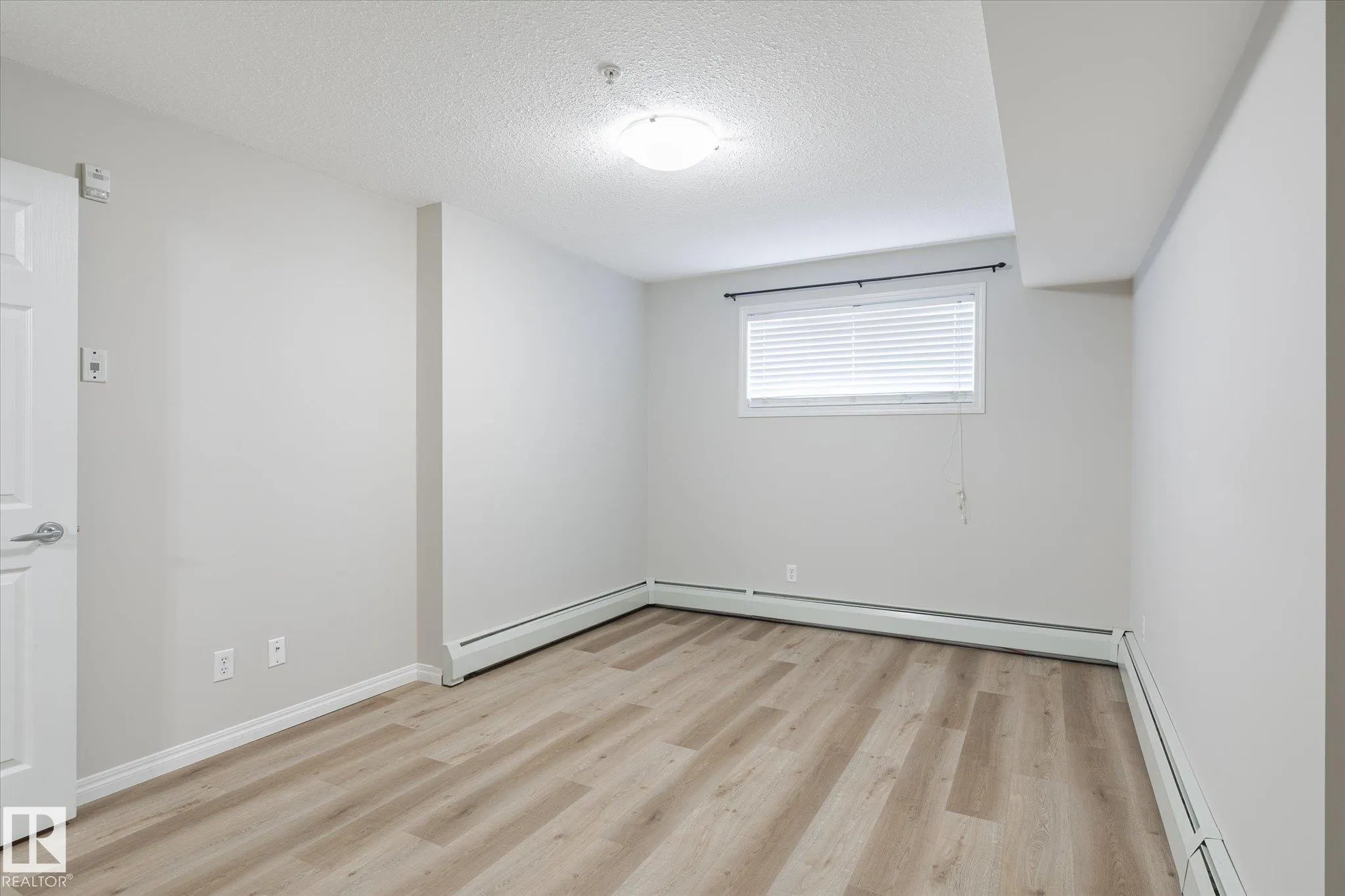 40 SUMMERWOOD Boulevard