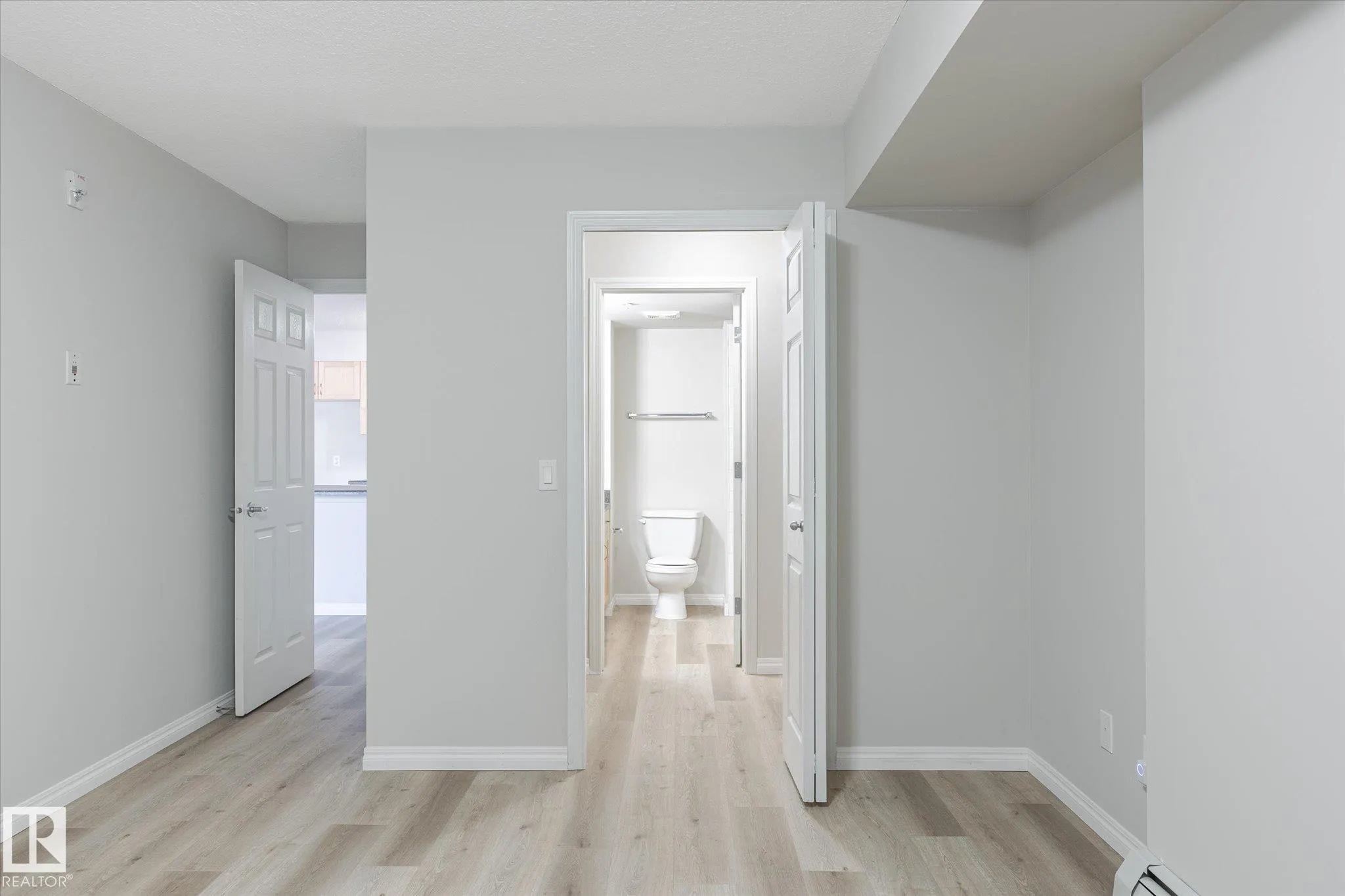 40 SUMMERWOOD Boulevard