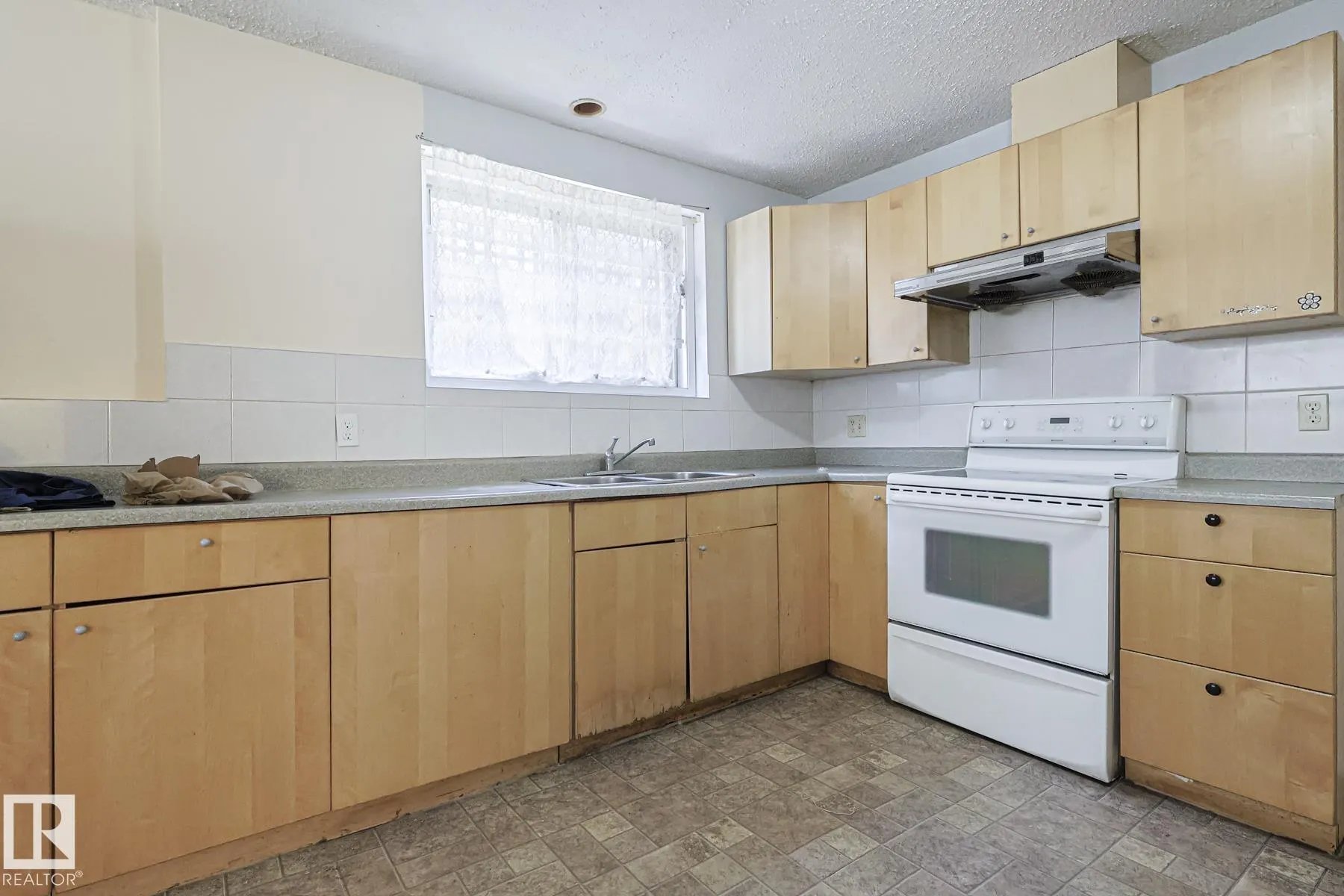 9308A & 9308B 109A Avenue