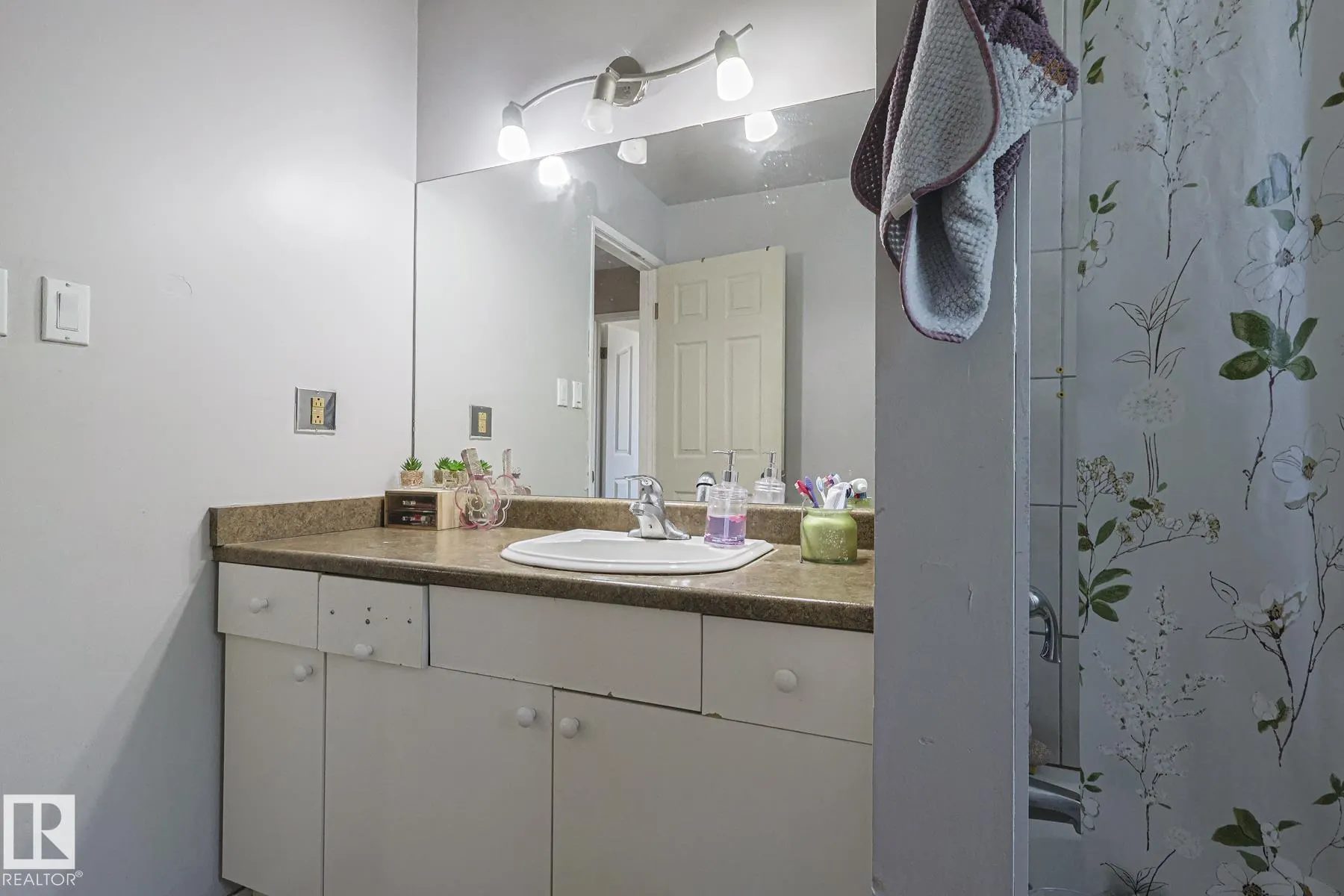 9308A & 9308B 109A Avenue