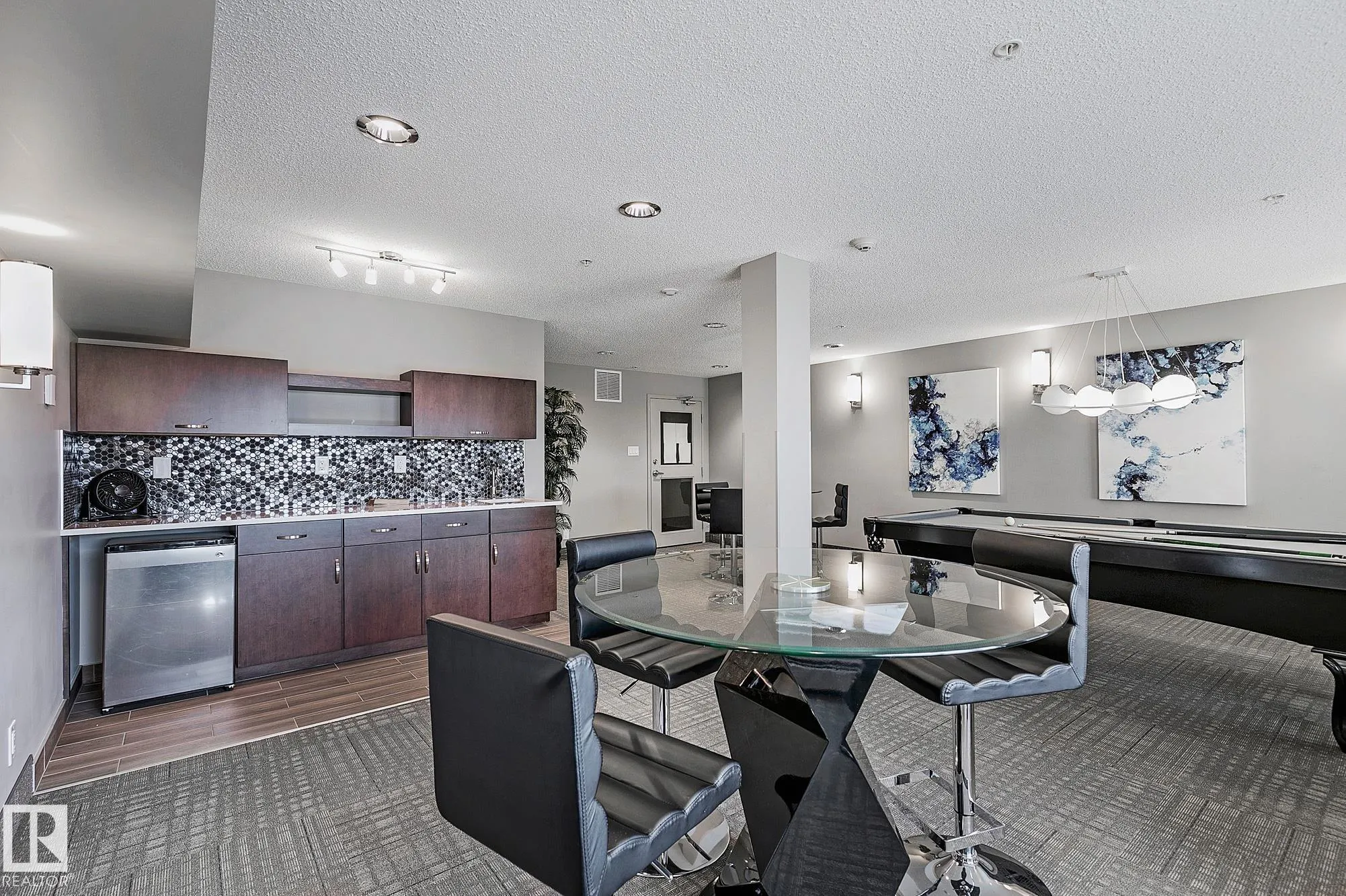 4008 SAVARYN Drive