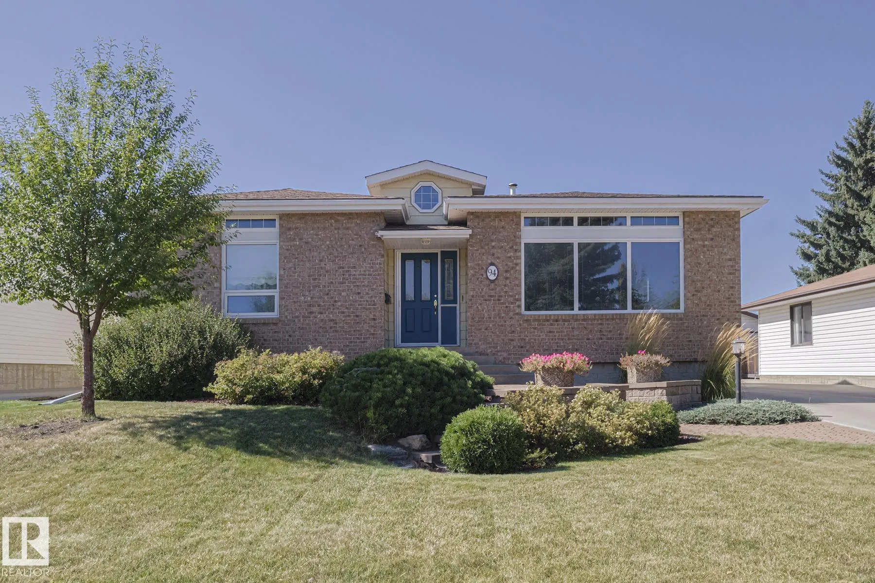 94 GARLAND Crescent