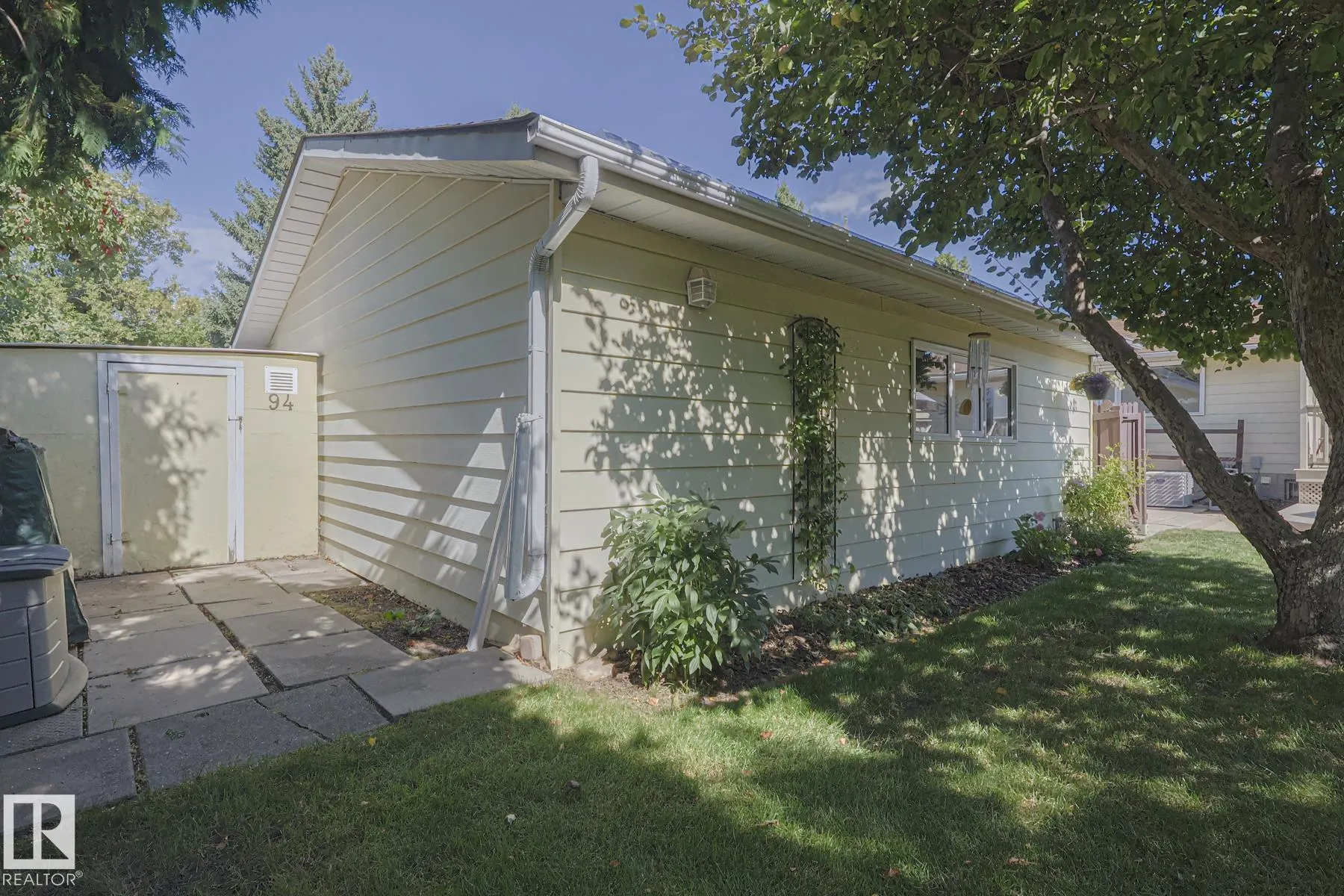 94 GARLAND Crescent