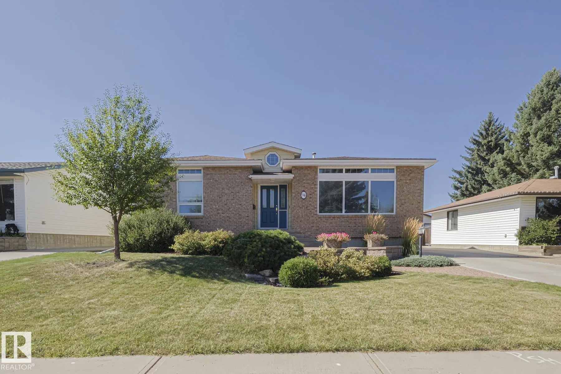 94 GARLAND Crescent
