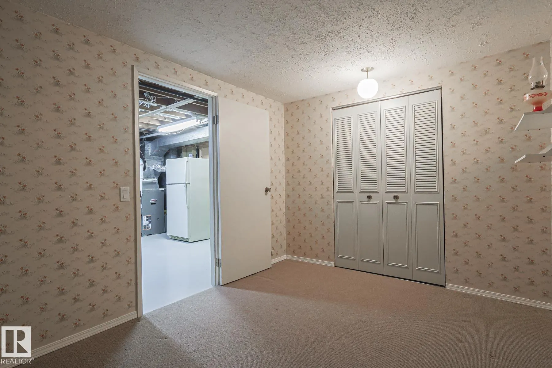 94 GARLAND Crescent