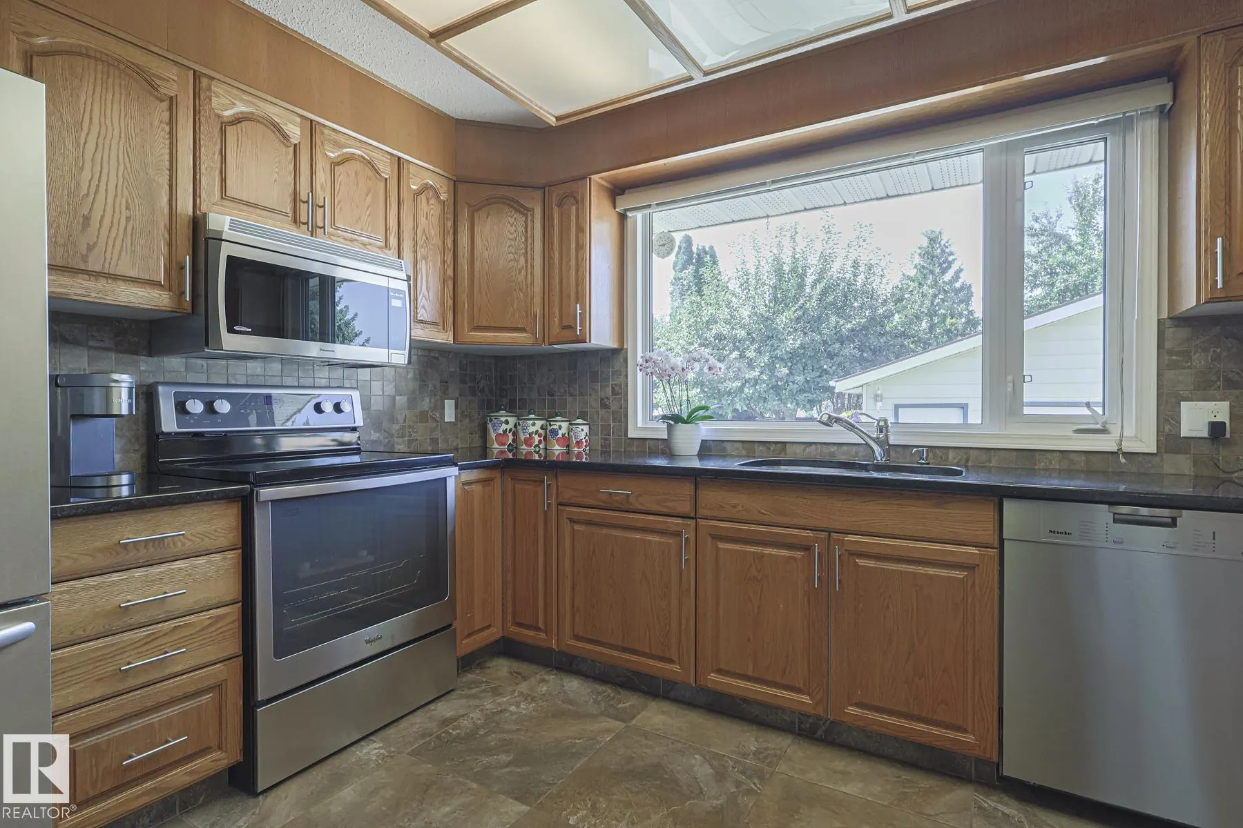 94 GARLAND Crescent