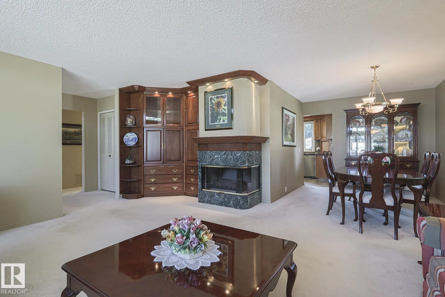 94 GARLAND Crescent