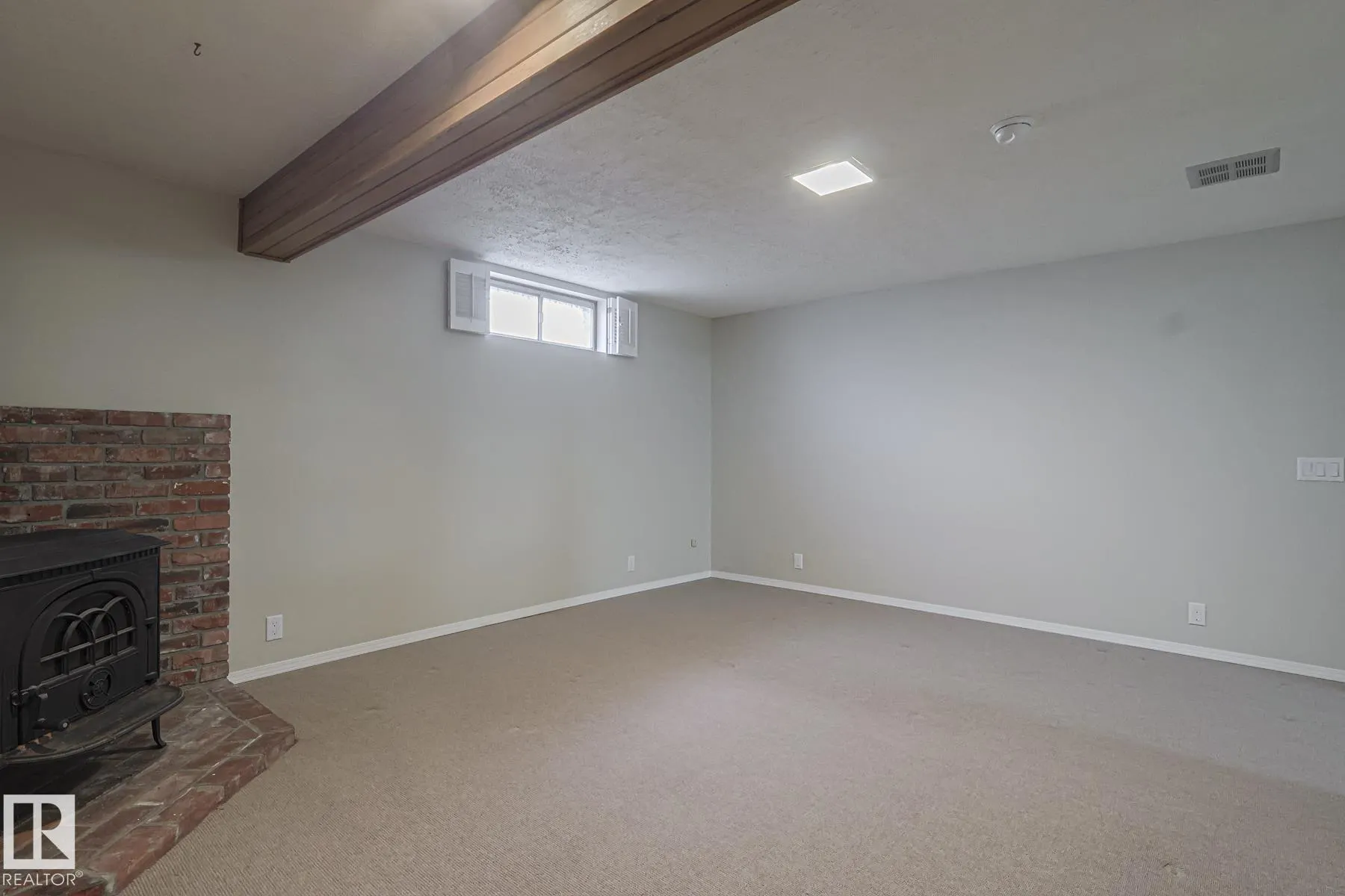 94 GARLAND Crescent