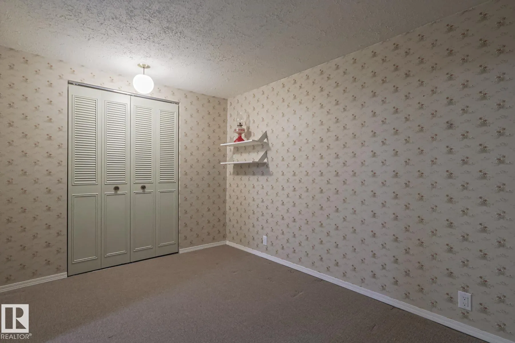 94 GARLAND Crescent