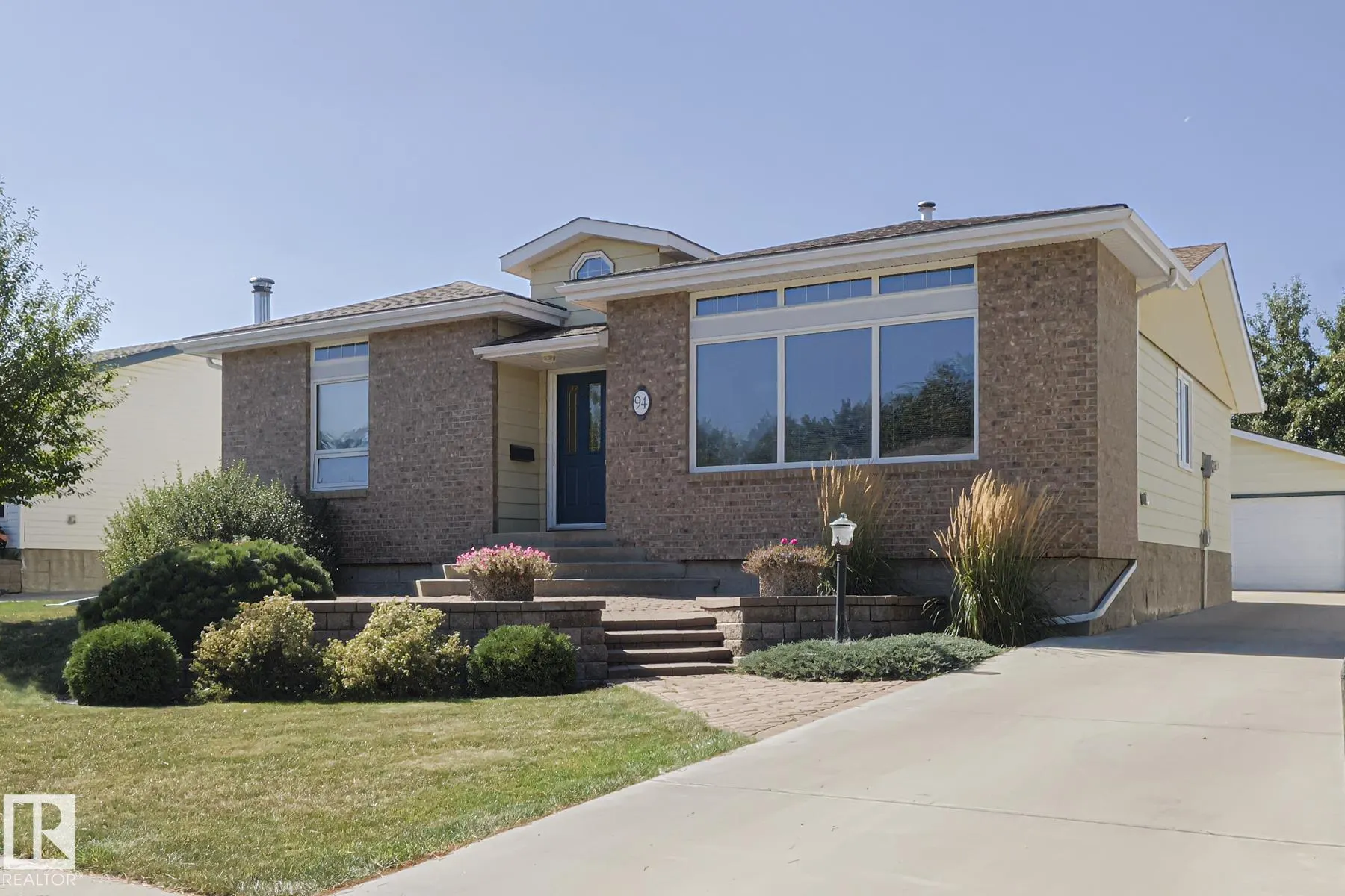 94 GARLAND Crescent