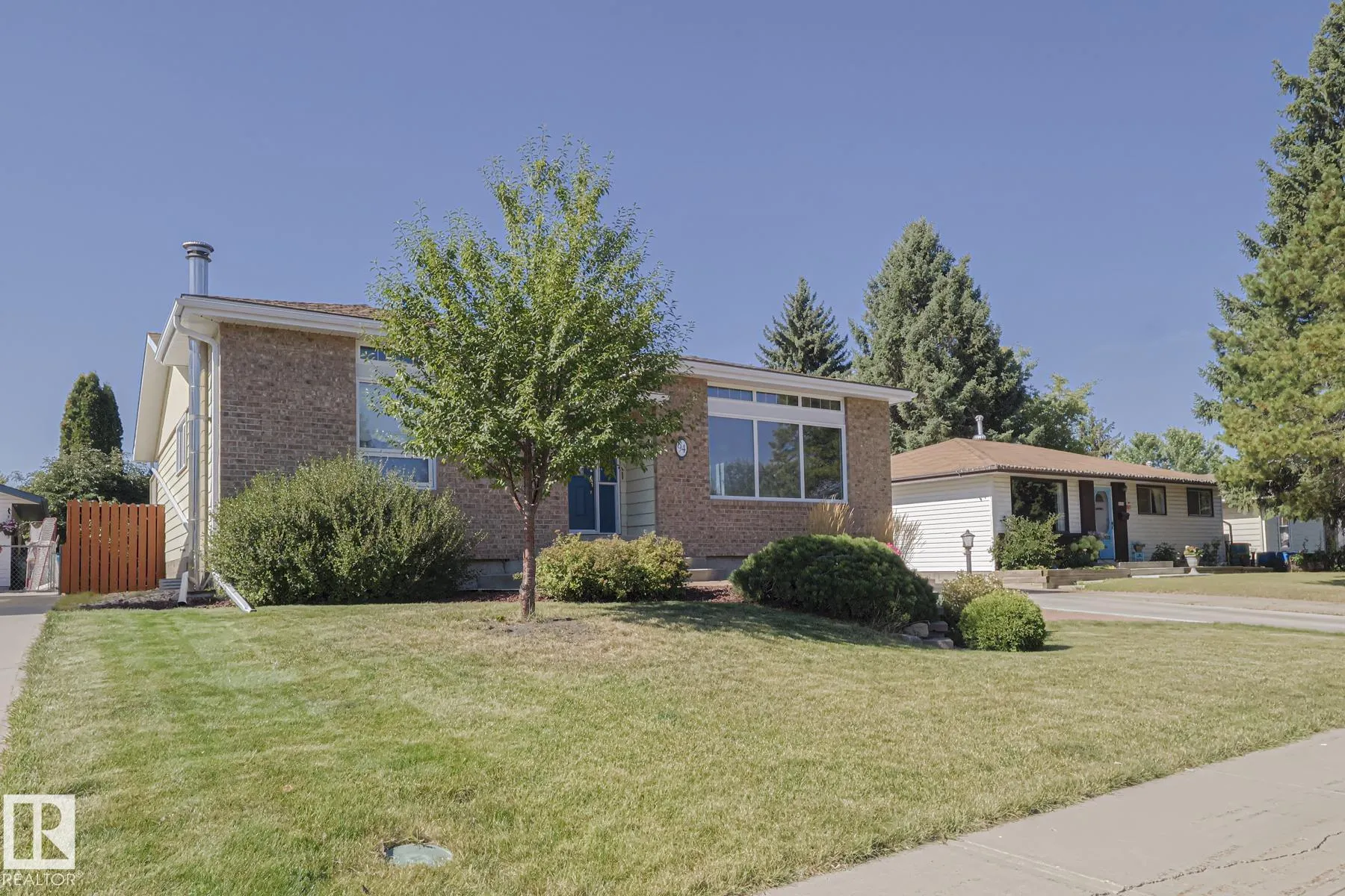 94 GARLAND Crescent