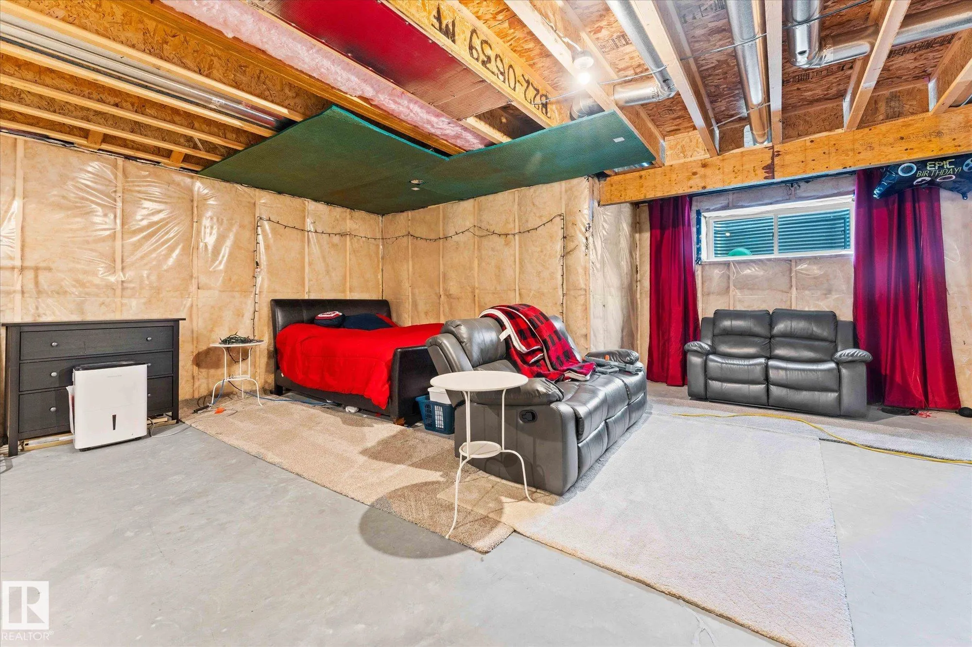 80 GLADSTONE Bend