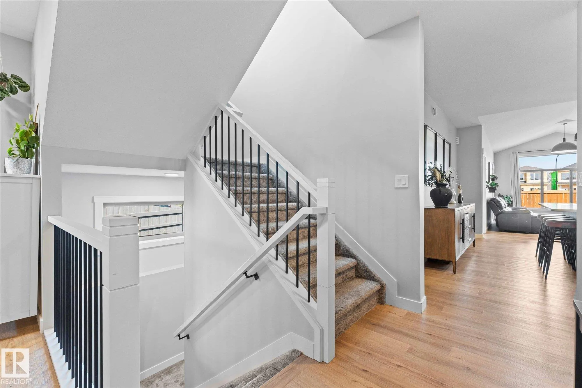 80 GLADSTONE Bend