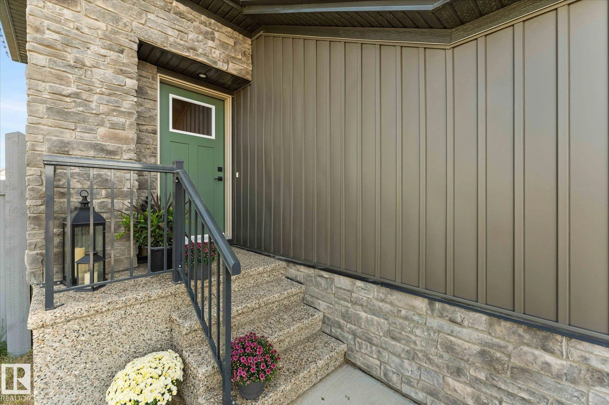 80 GLADSTONE Bend