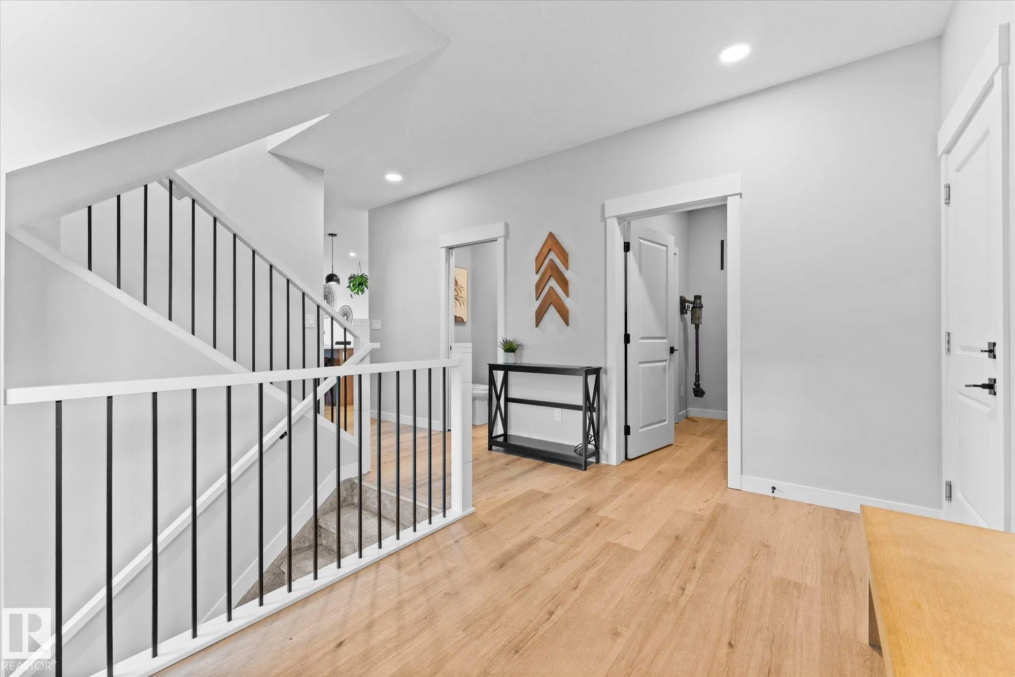 80 GLADSTONE Bend