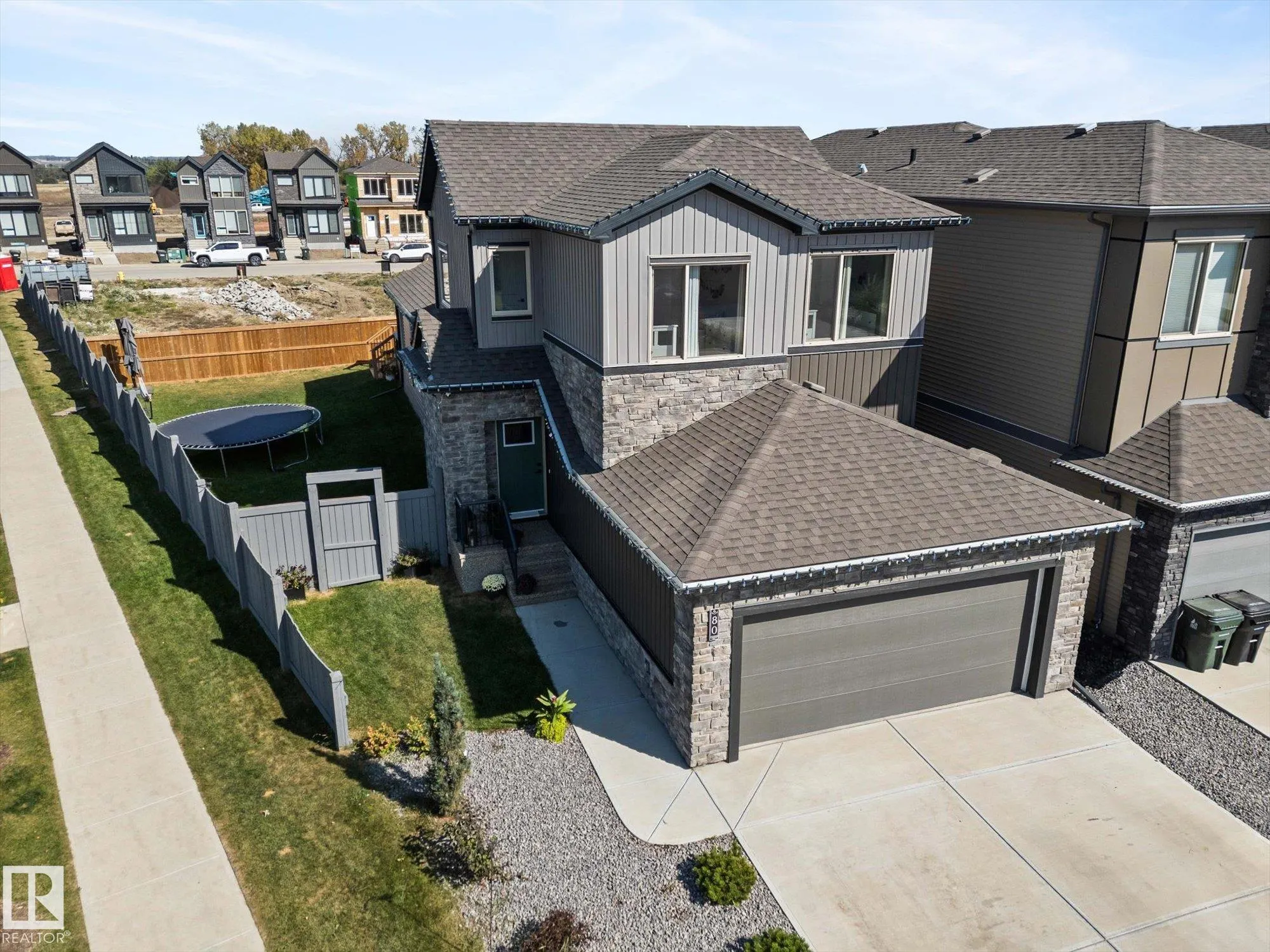 80 GLADSTONE Bend