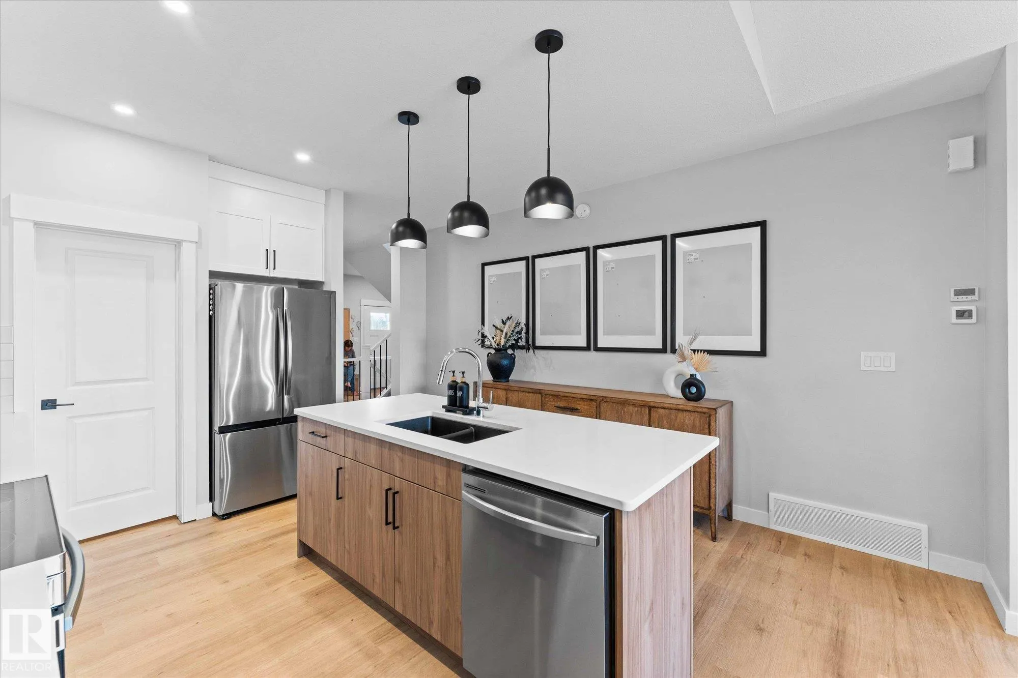 80 GLADSTONE Bend