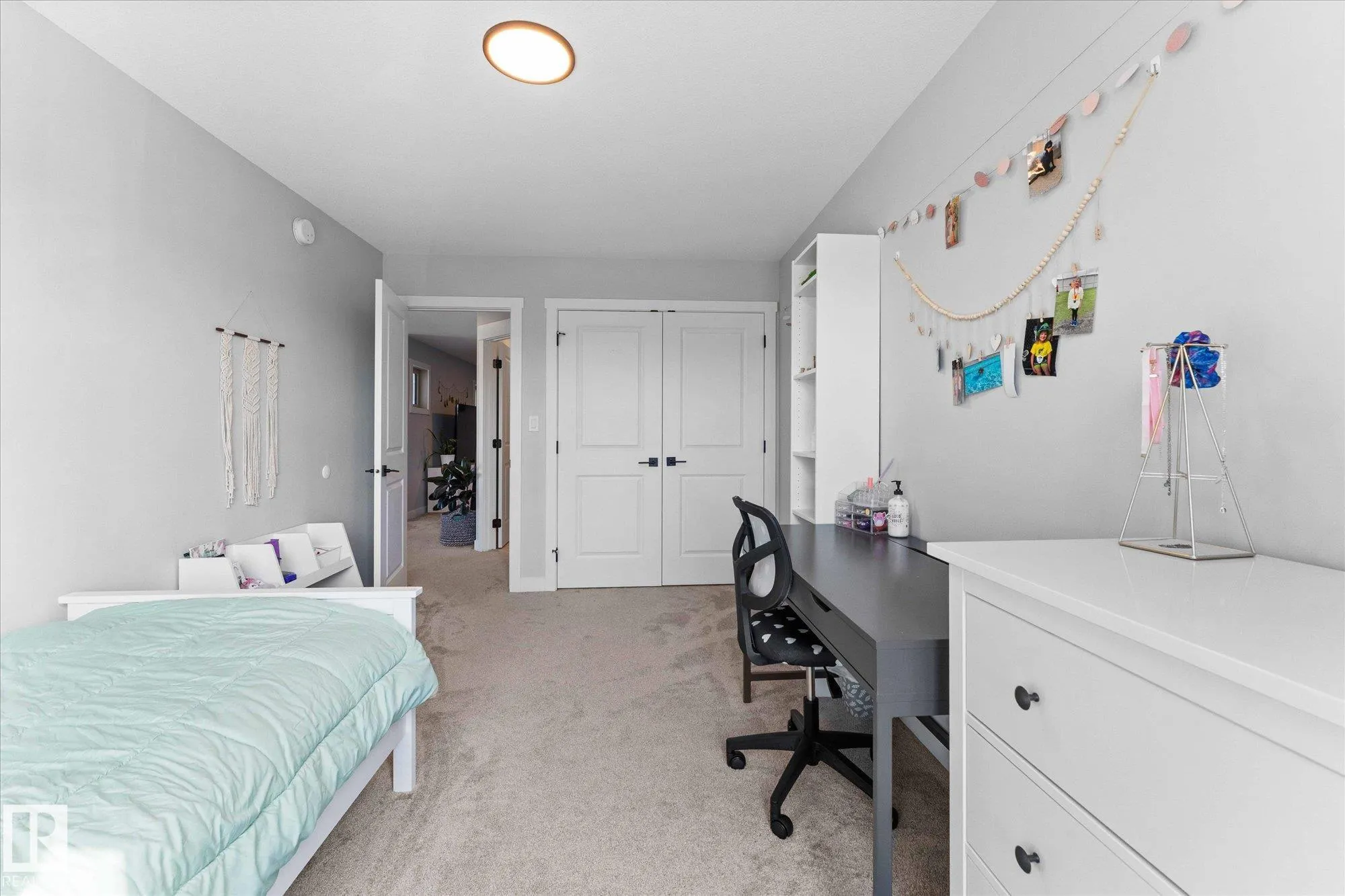 80 GLADSTONE Bend