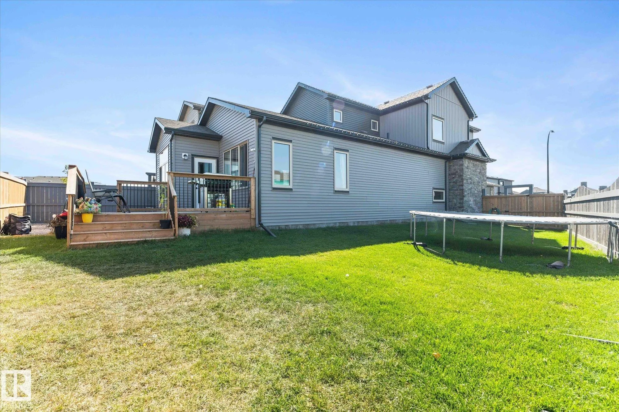 80 GLADSTONE Bend