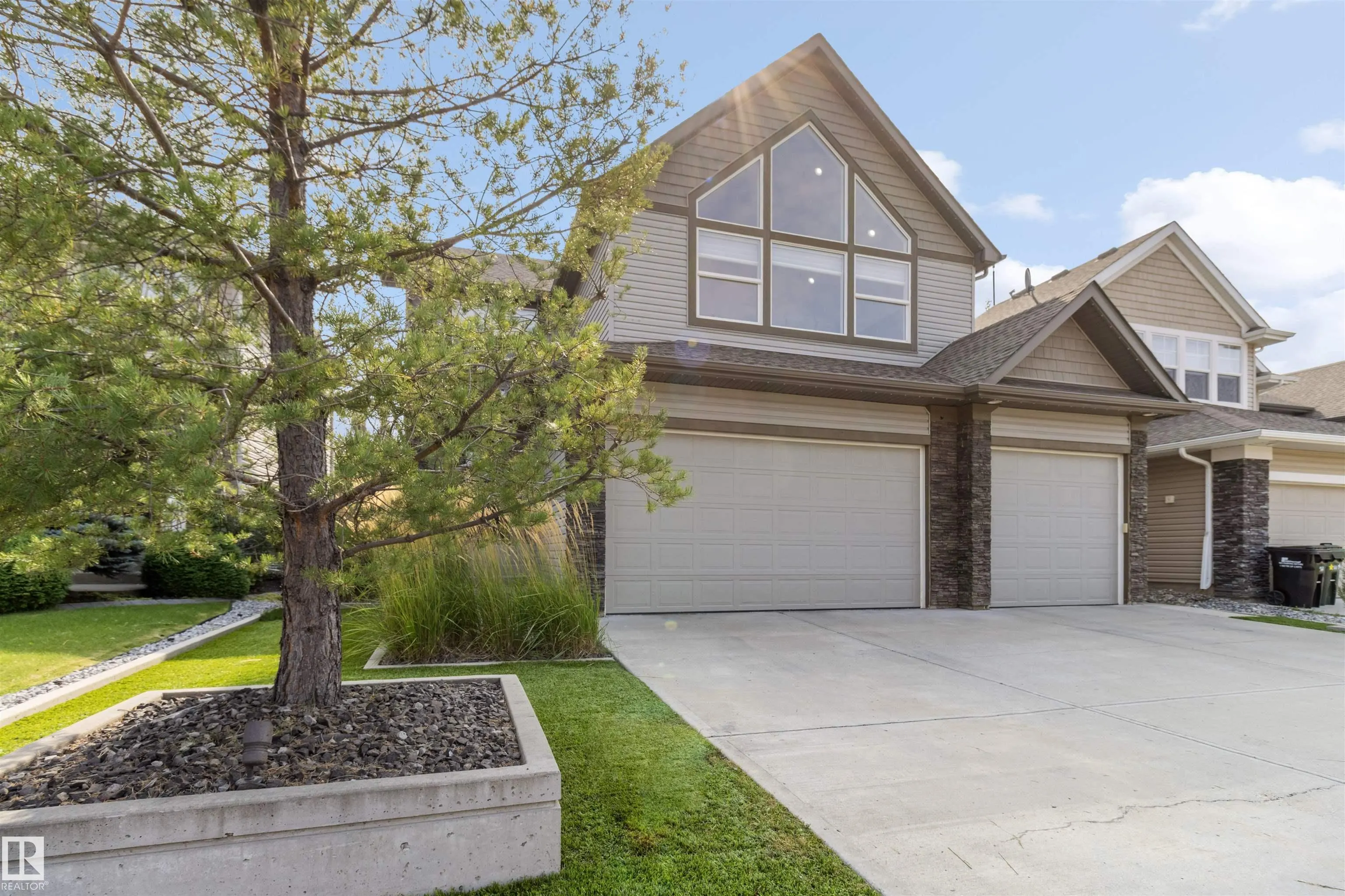 515 RIDGELAND Way