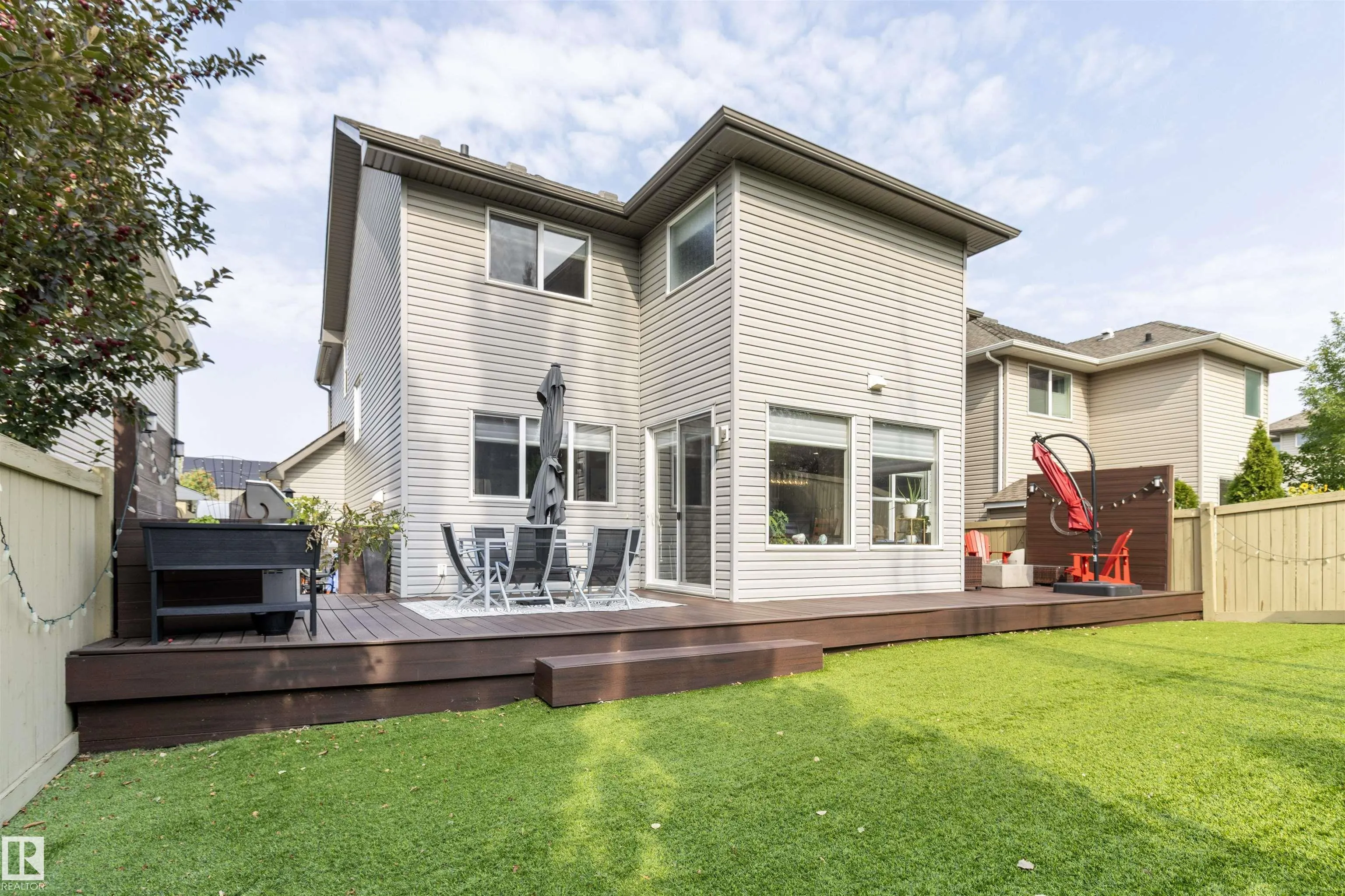 515 RIDGELAND Way
