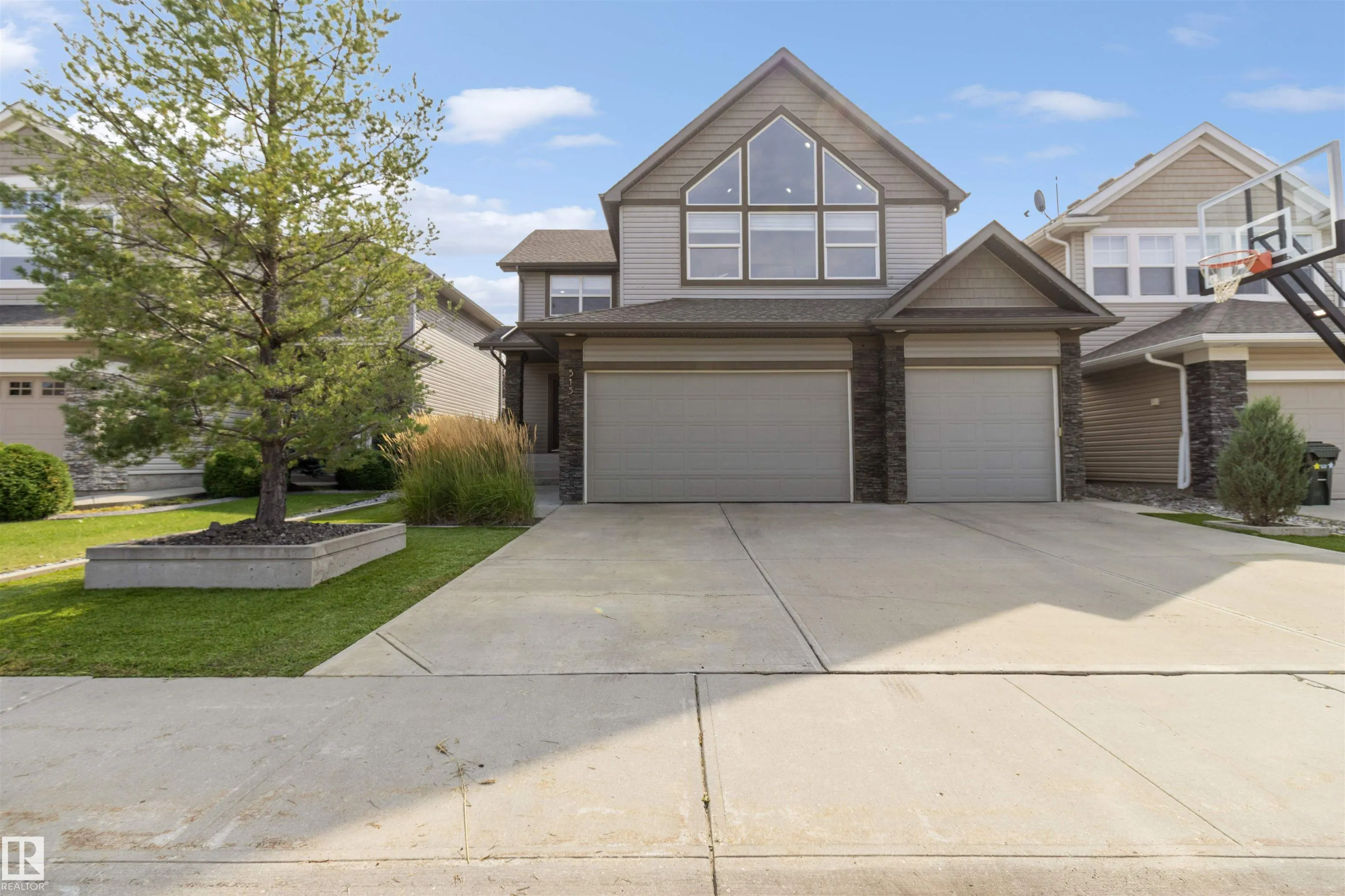 515 RIDGELAND Way