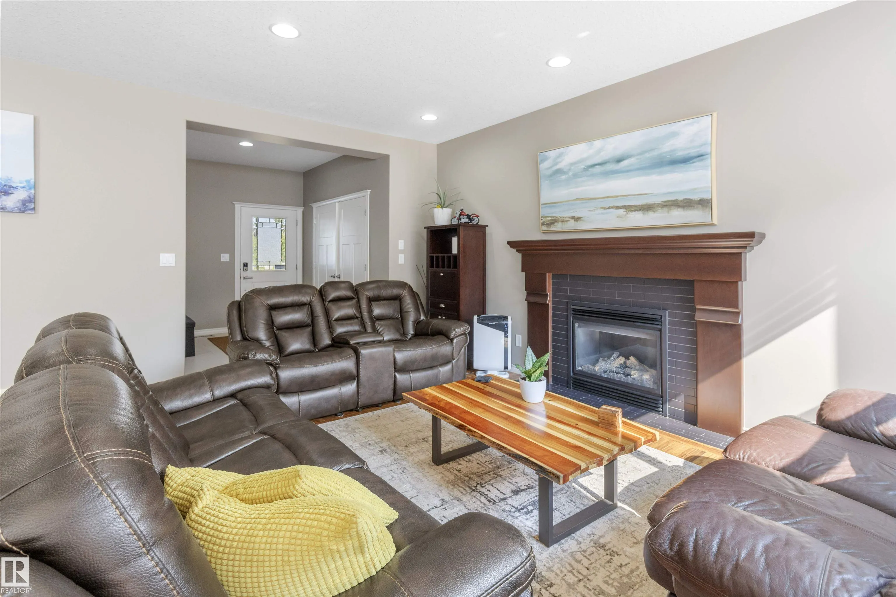 515 RIDGELAND Way