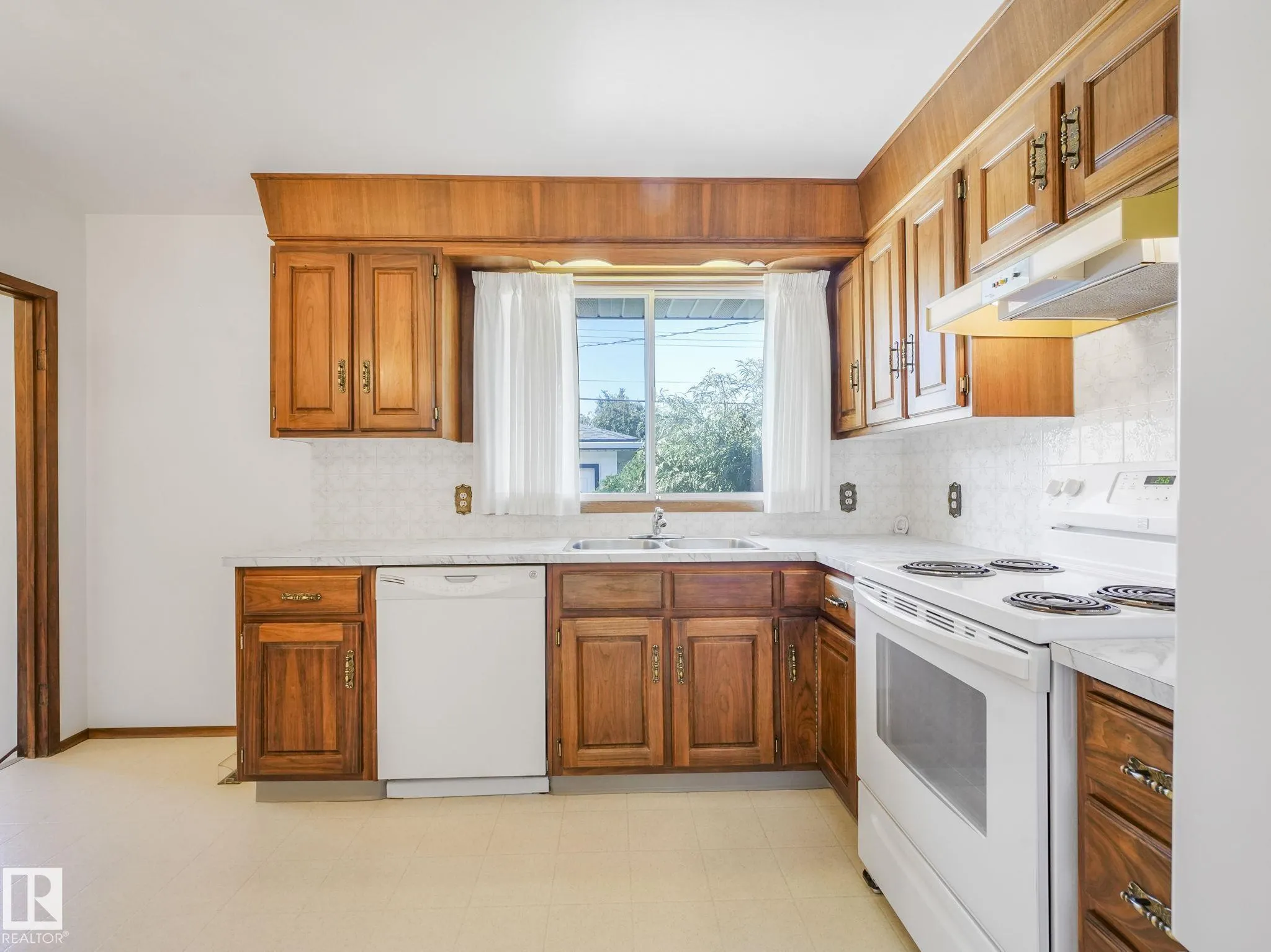 9010 MEADOWLARK Road