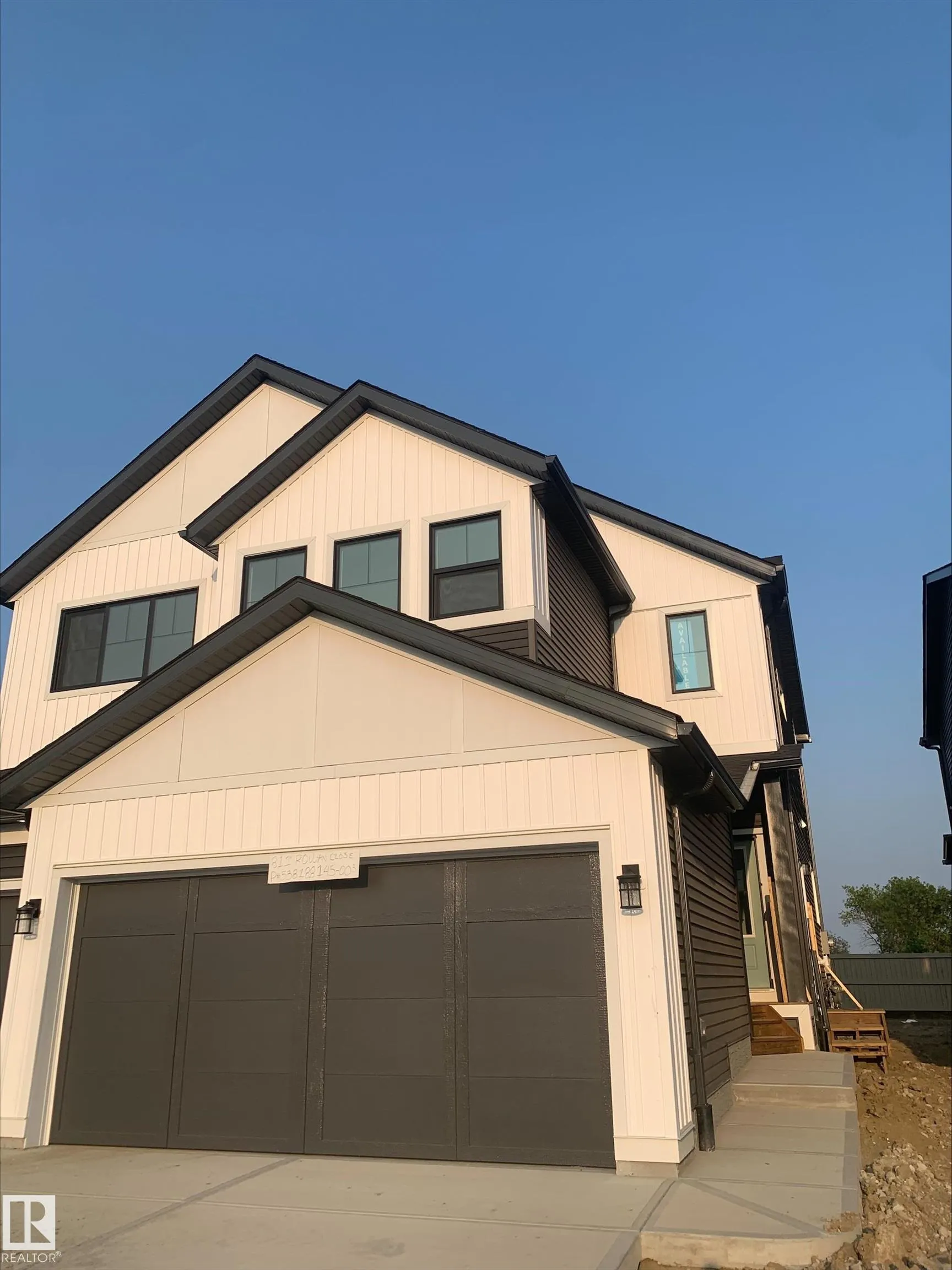 811 Rowan Close