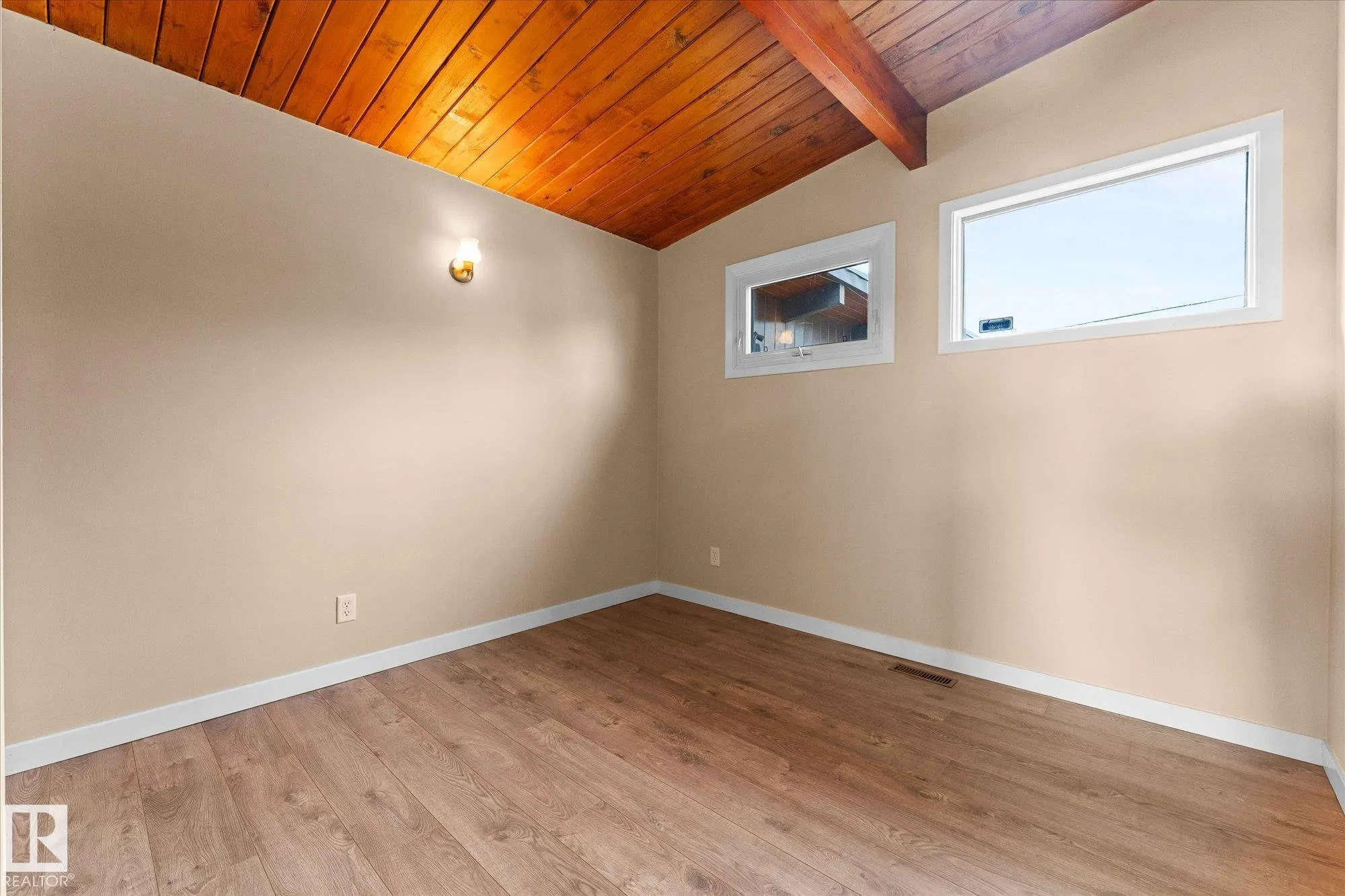 8820 MEADOWLARK Road