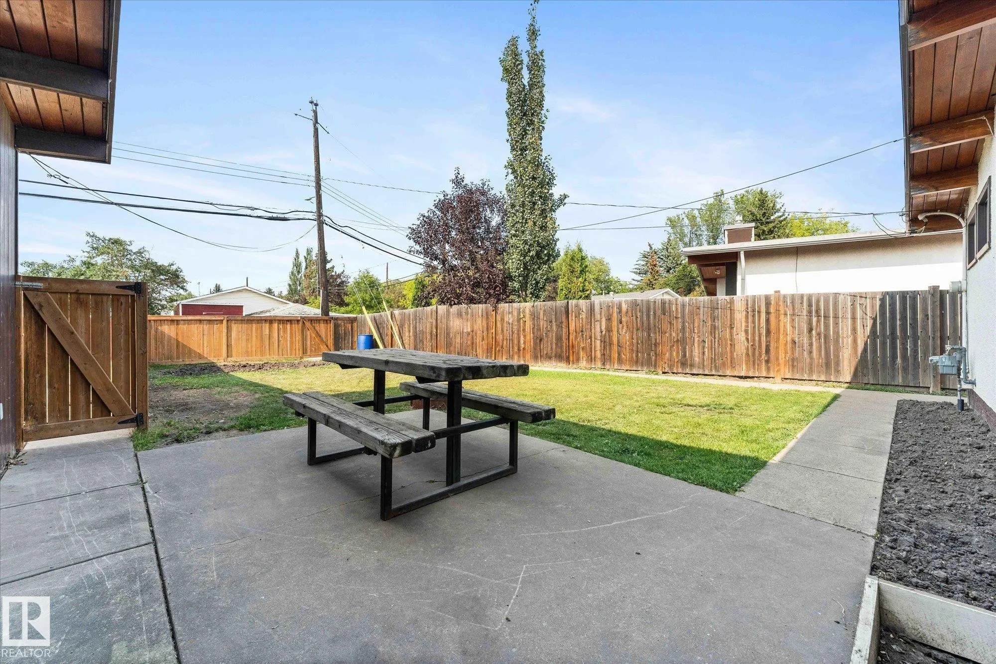 8820 MEADOWLARK Road