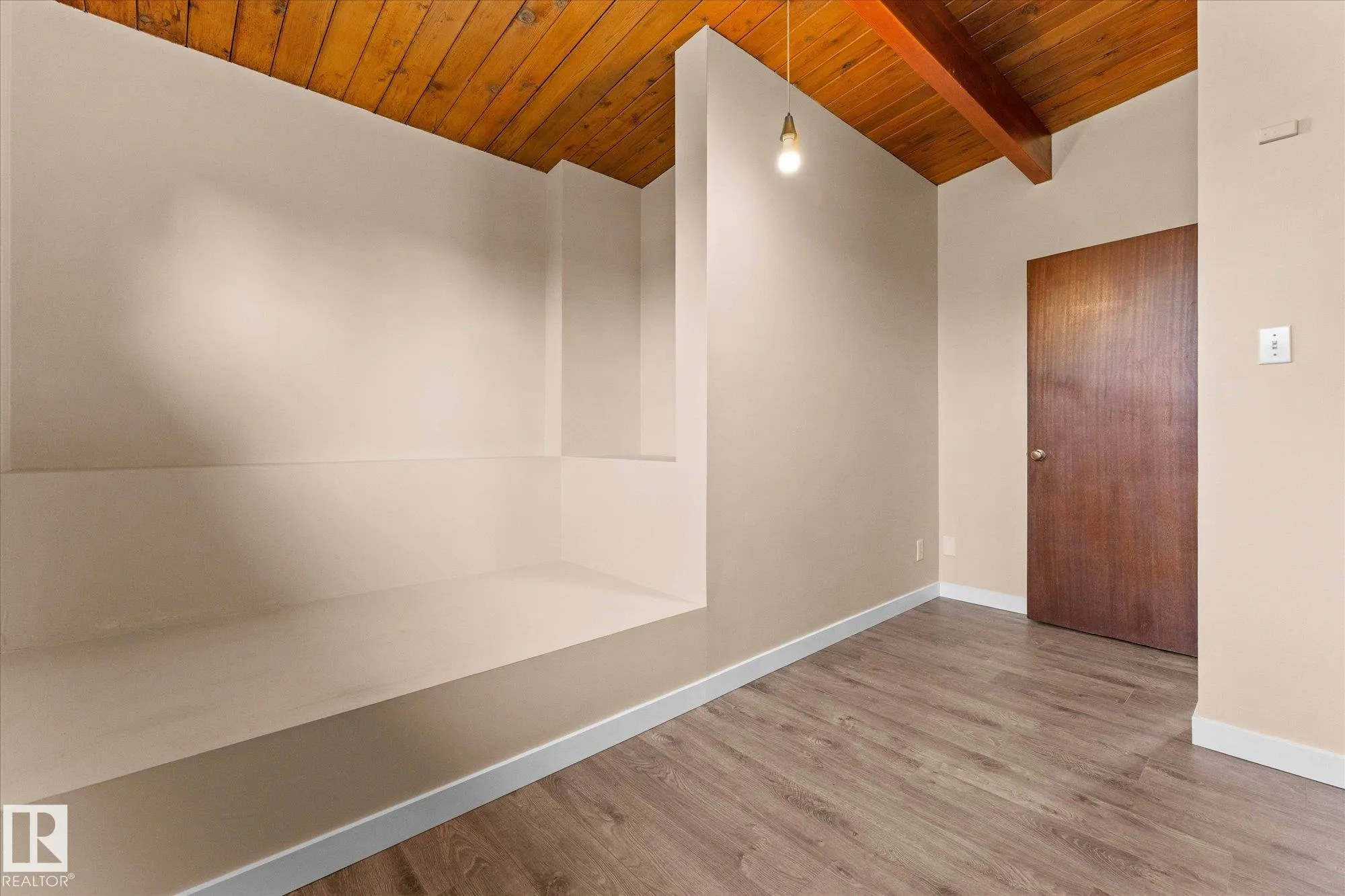 8820 MEADOWLARK Road