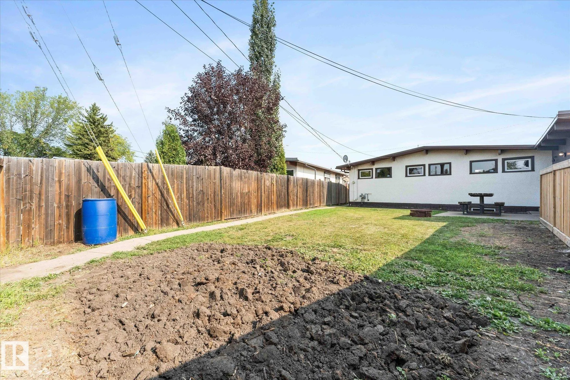8820 MEADOWLARK Road