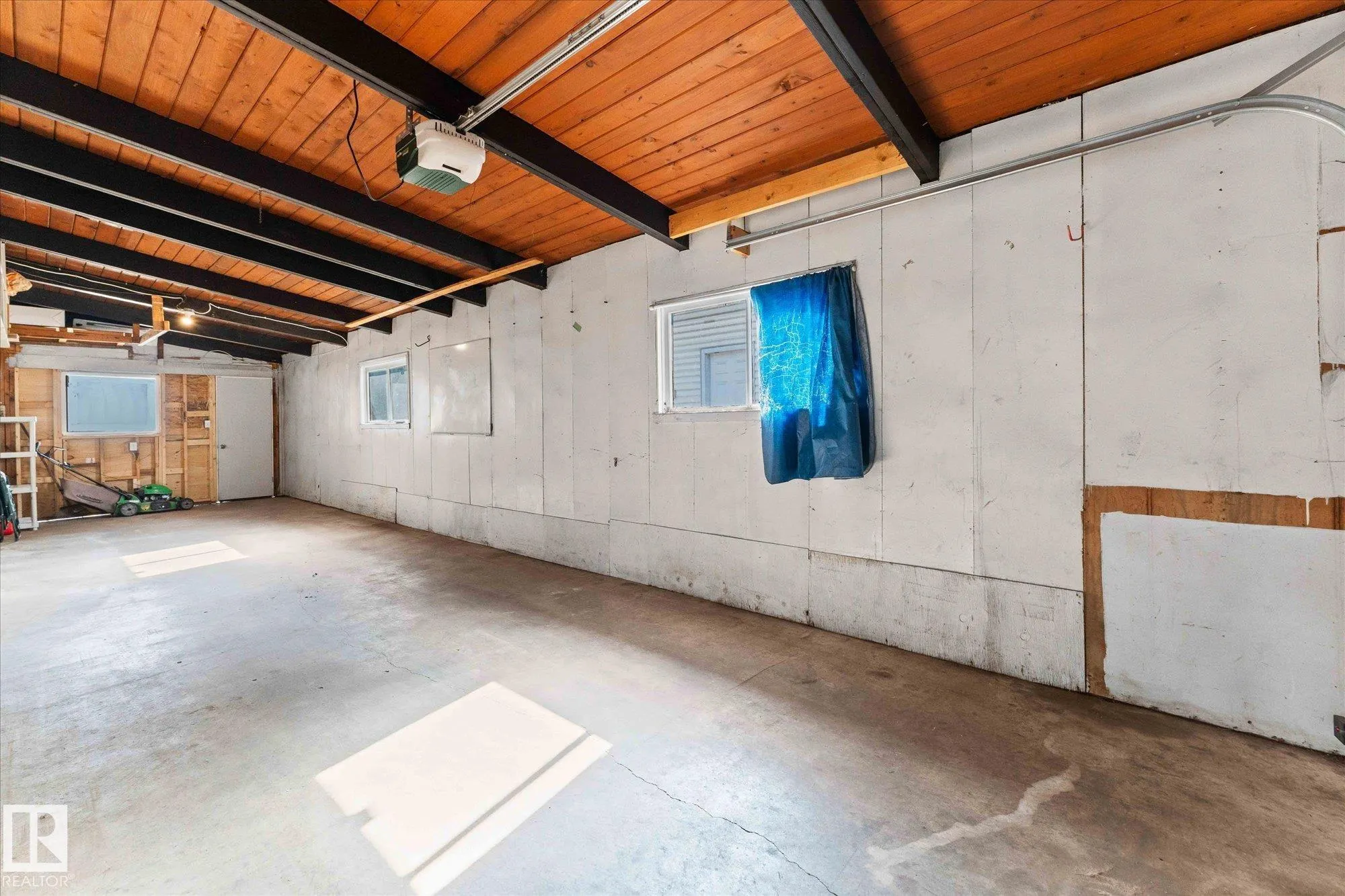 8820 MEADOWLARK Road