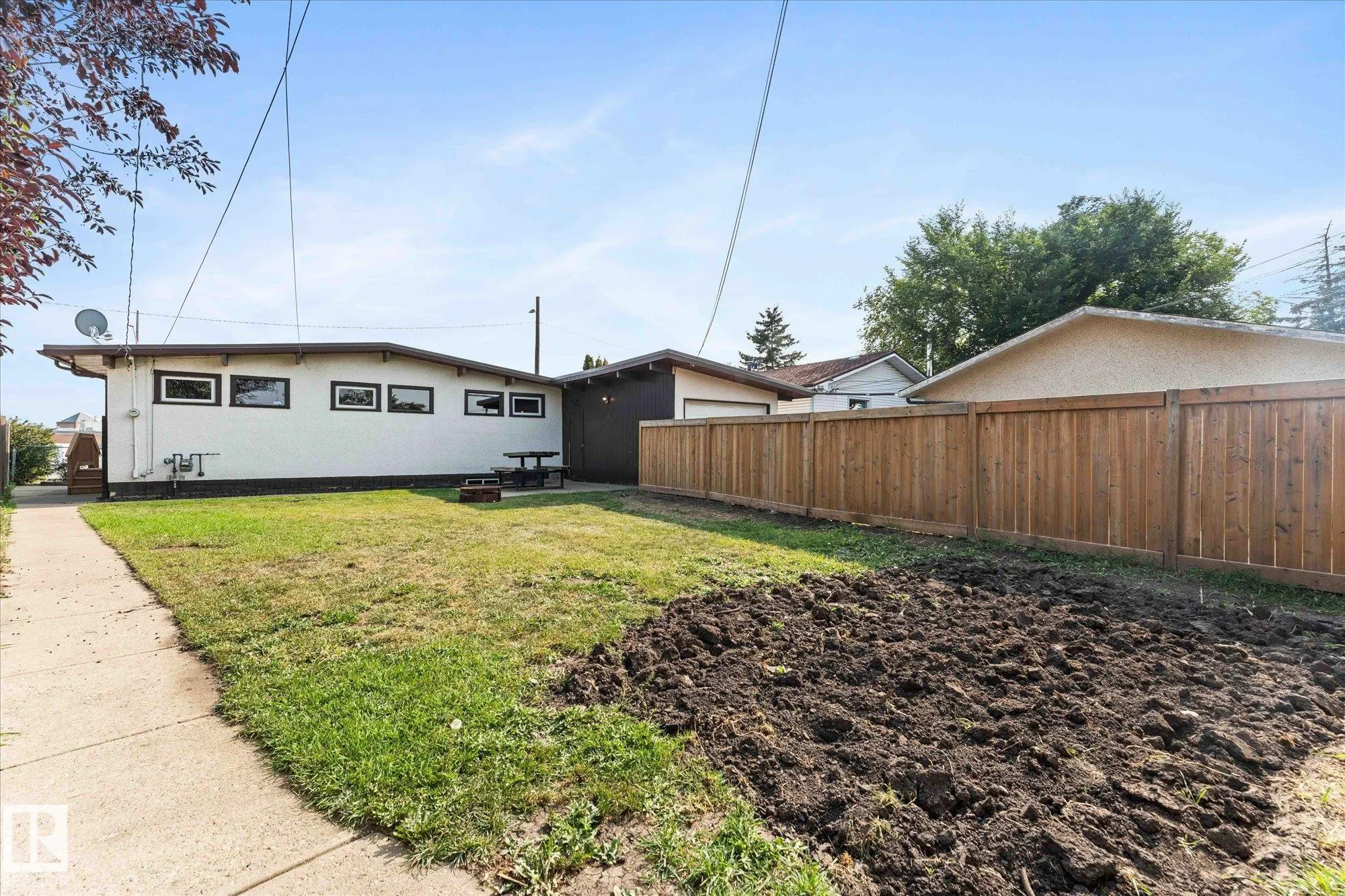 8820 MEADOWLARK Road