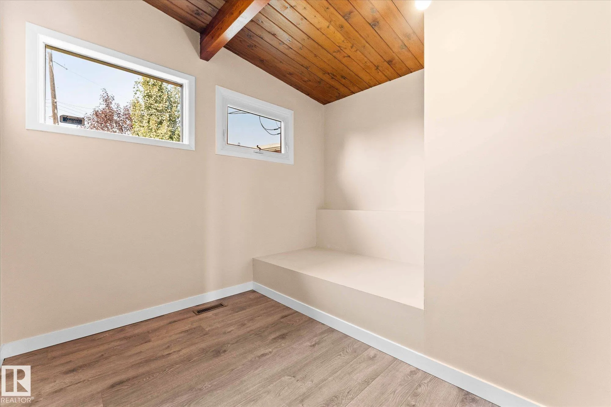 8820 MEADOWLARK Road