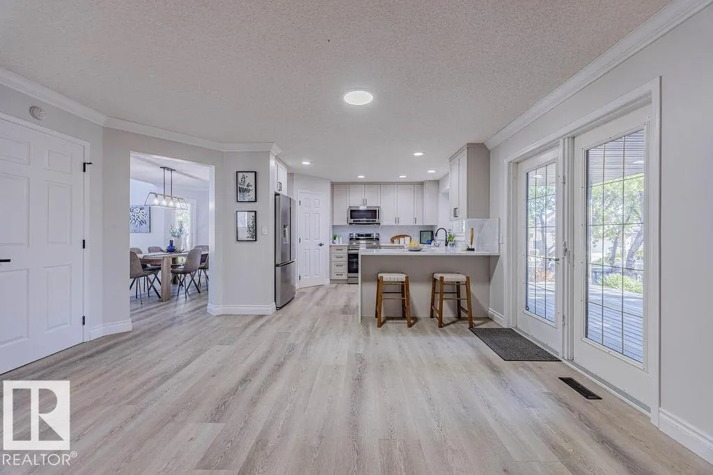 10 ORIOLE Court