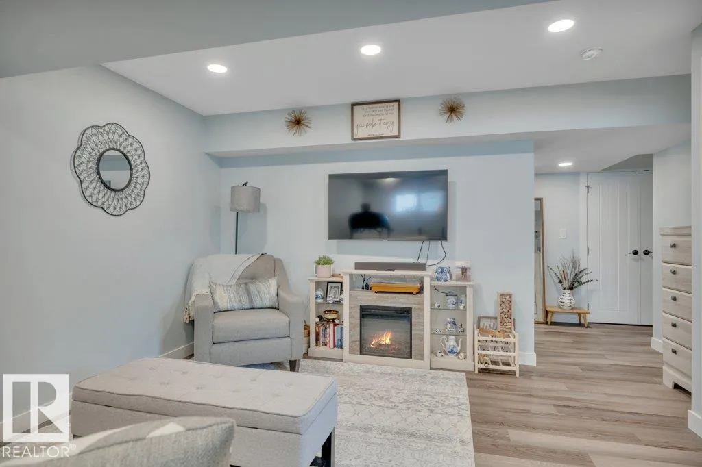 78 SANDALWOOD Place