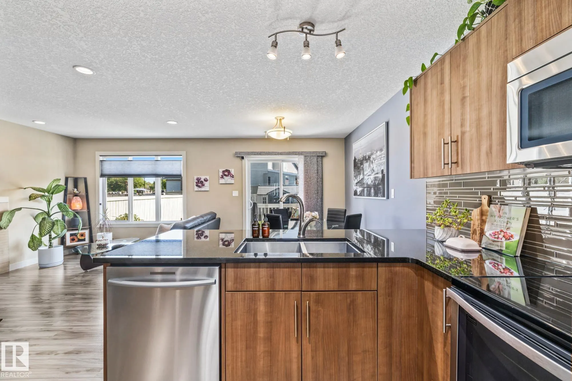 74 WILLOW'S End