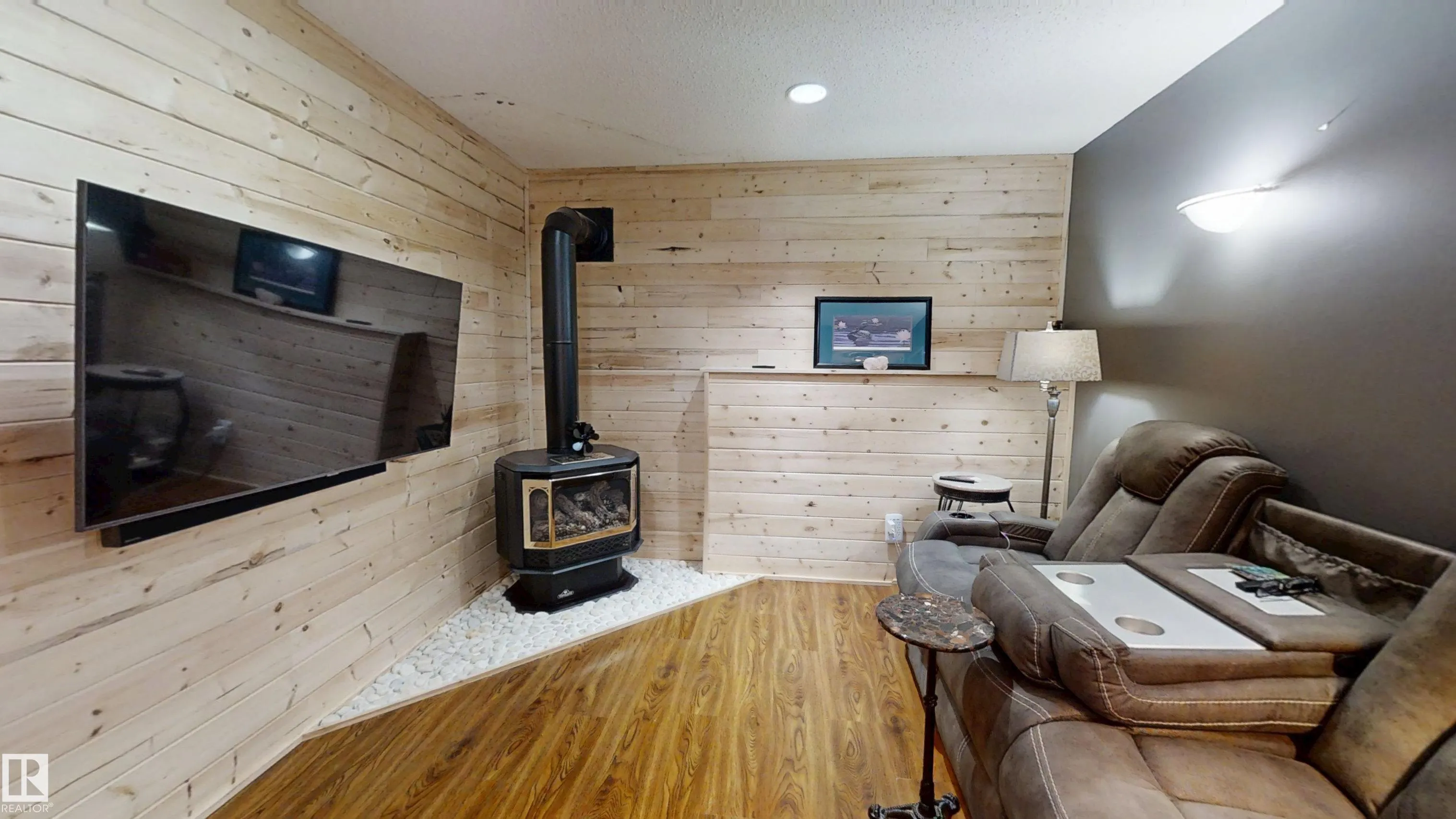 2 ANDERSON Court