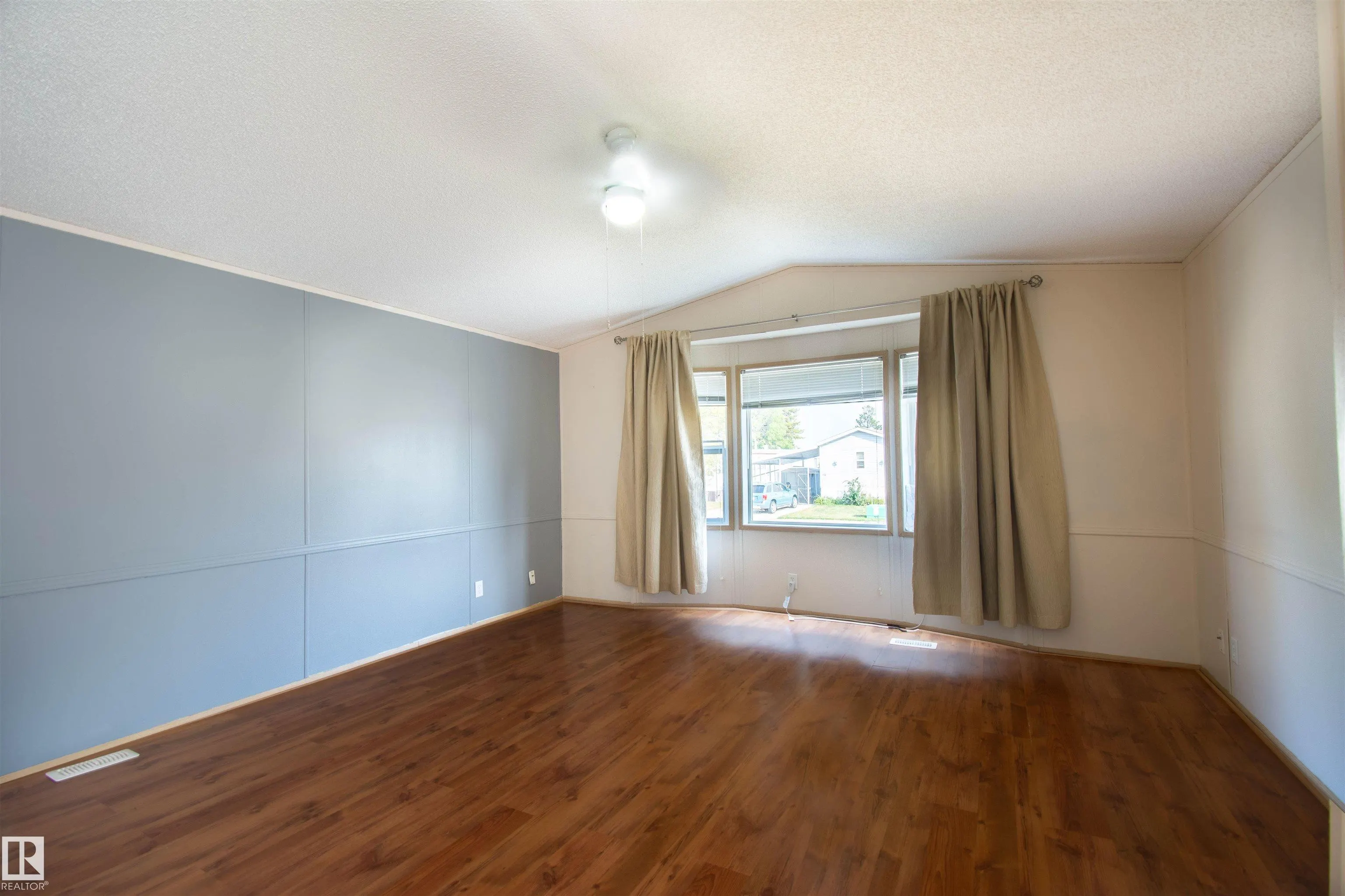 12604 153 Avenue
