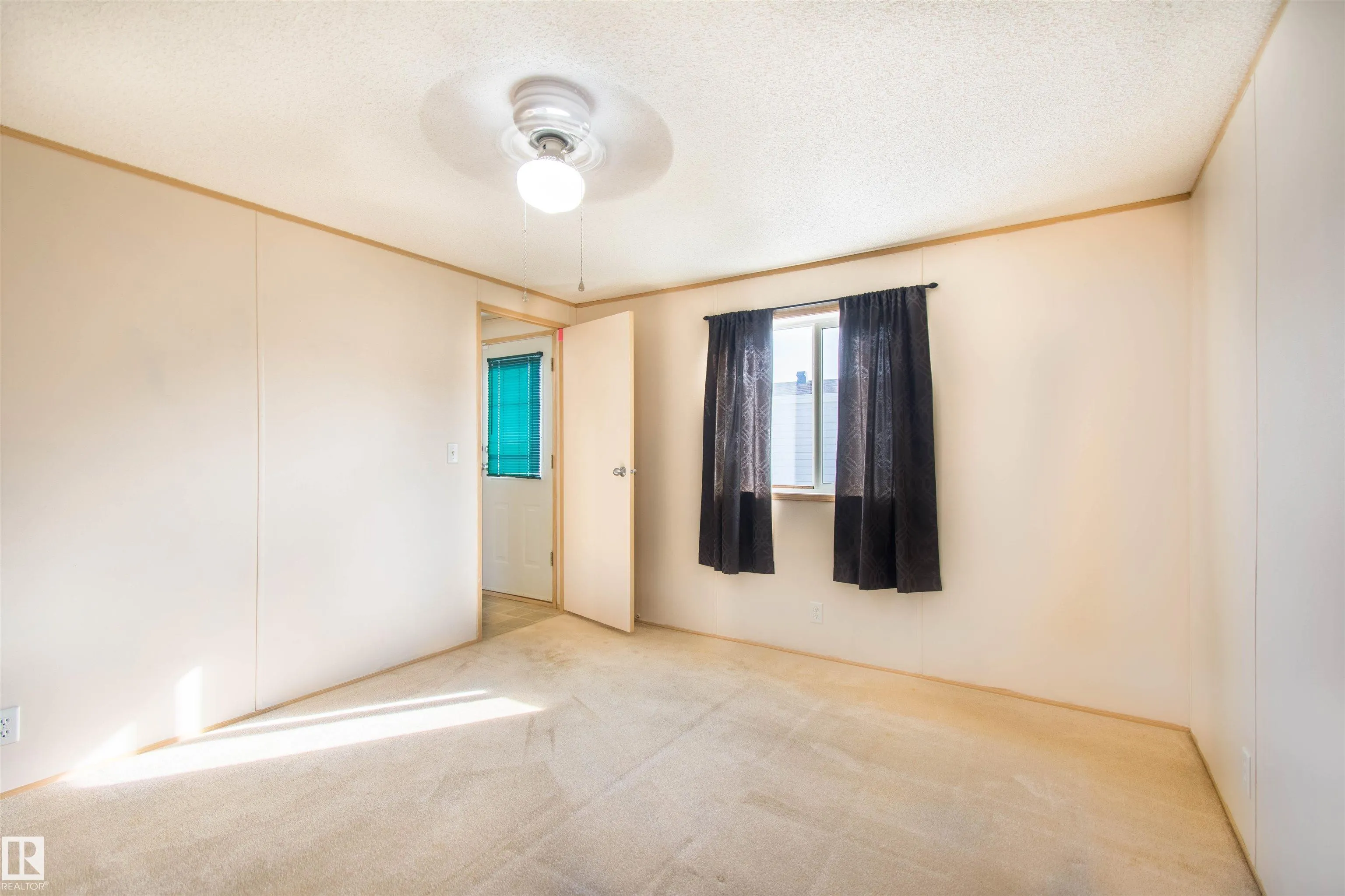12604 153 Avenue