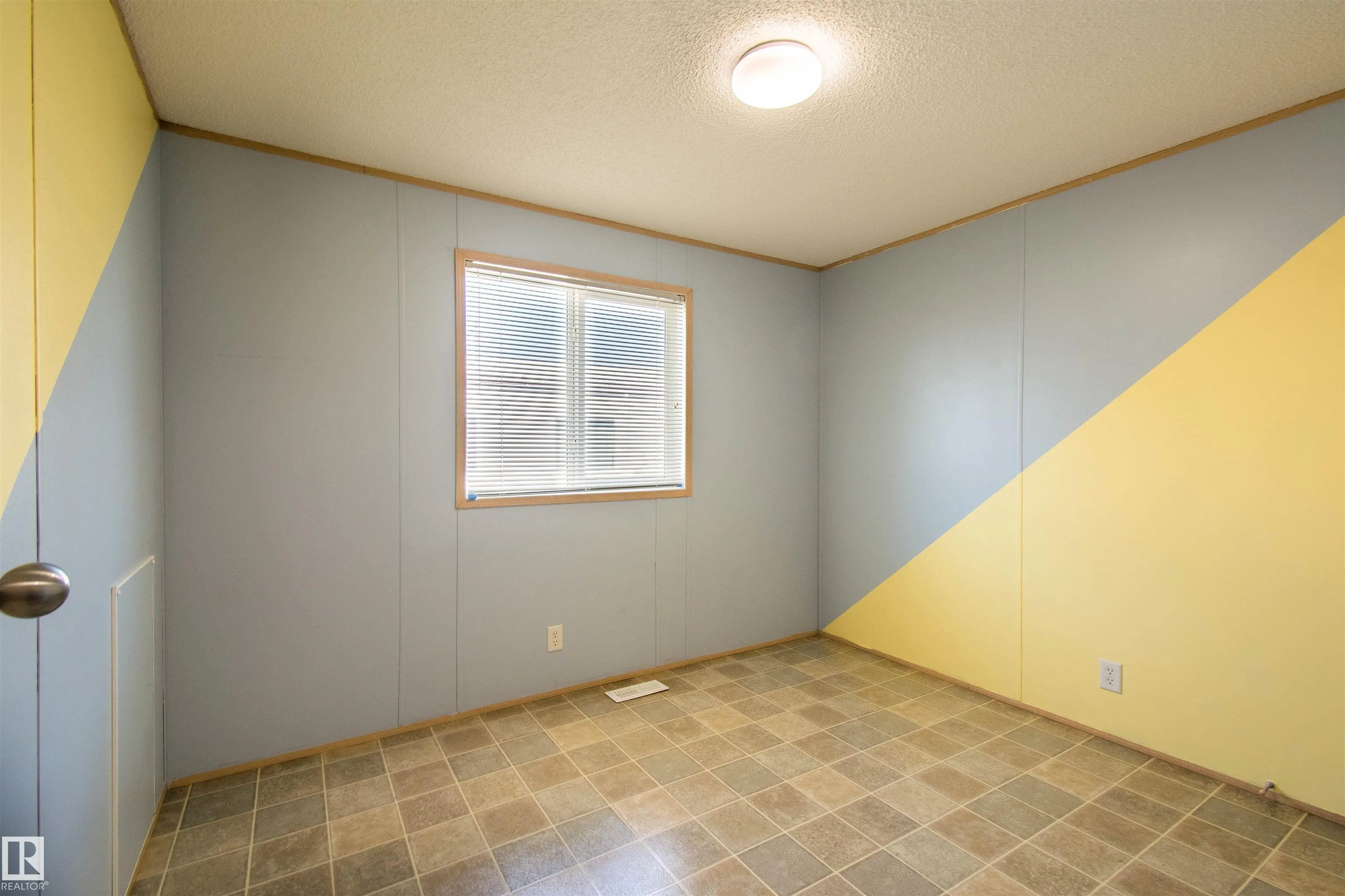 12604 153 Avenue