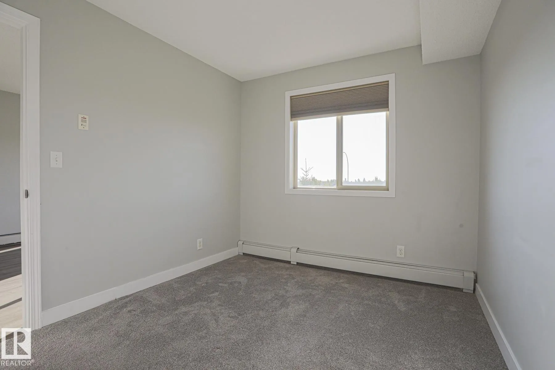 11808 22 Avenue
