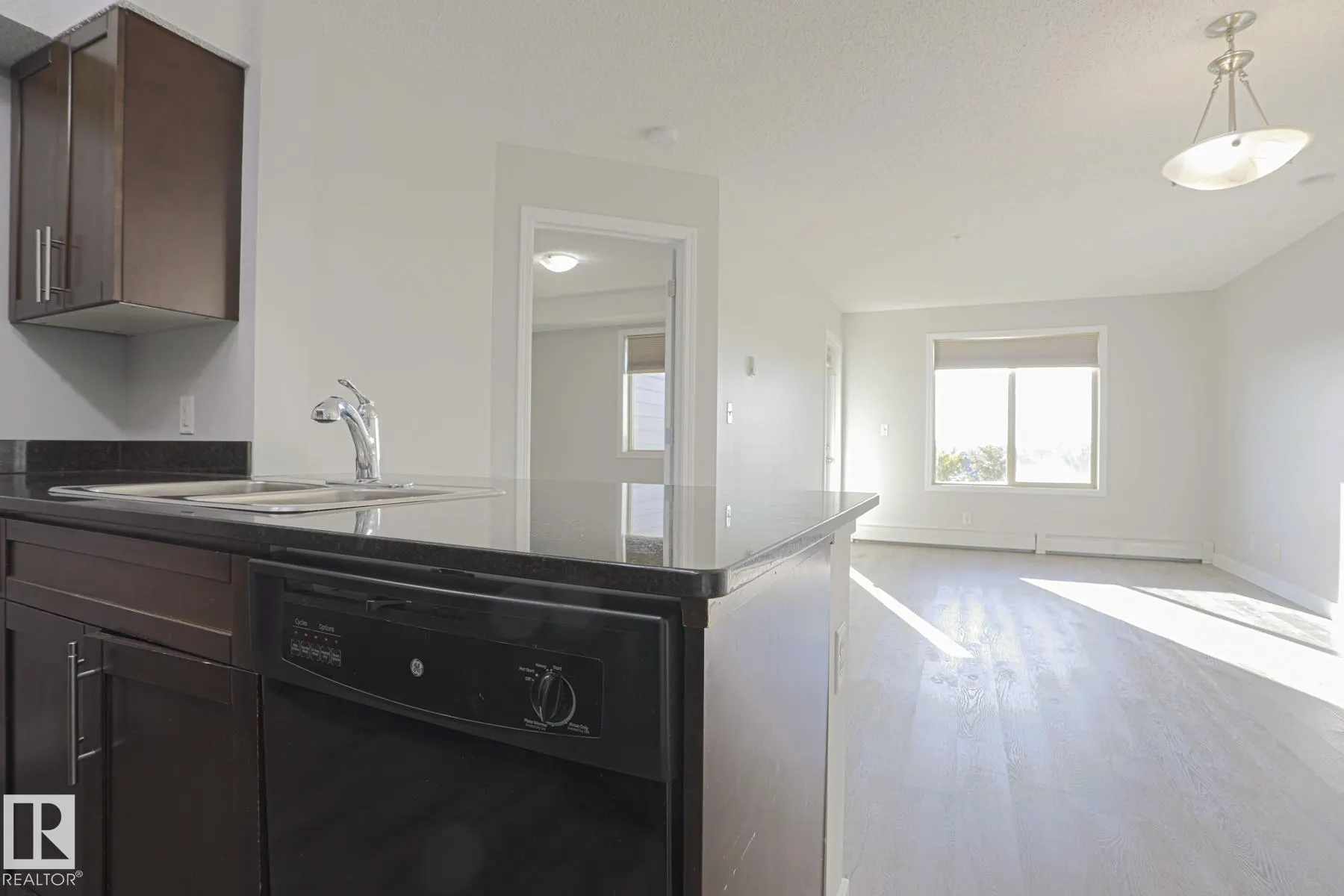 11808 22 Avenue