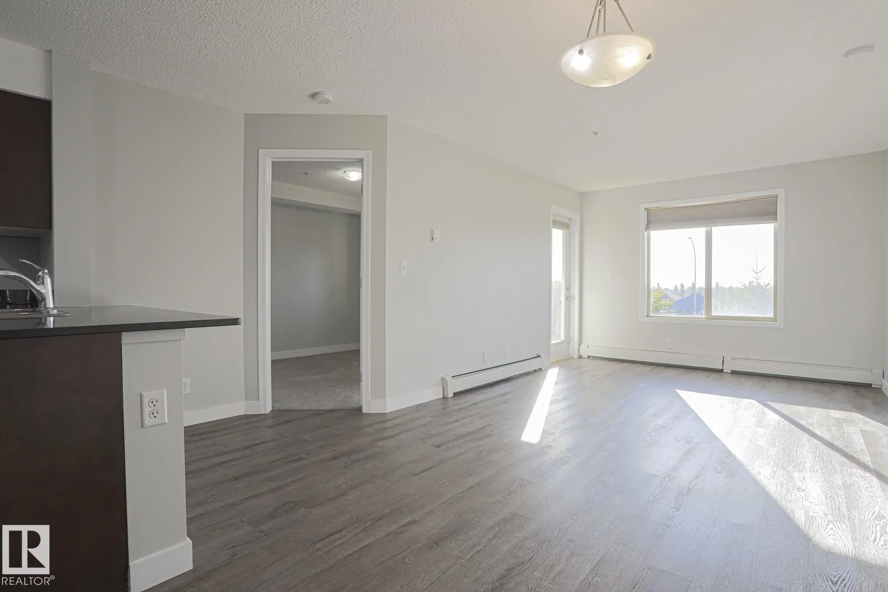 11808 22 Avenue