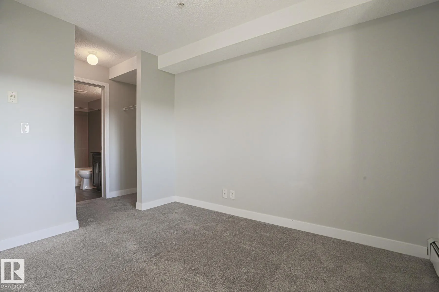 11808 22 Avenue