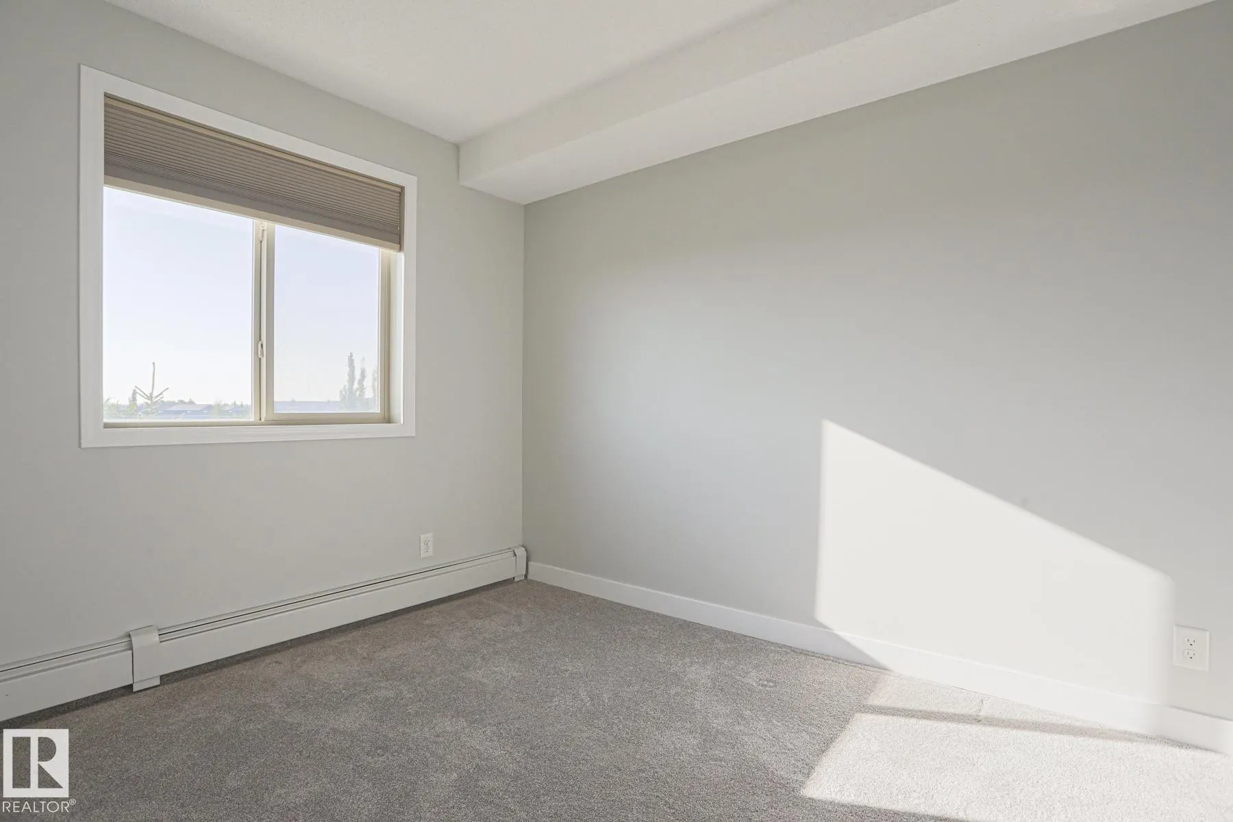 11808 22 Avenue