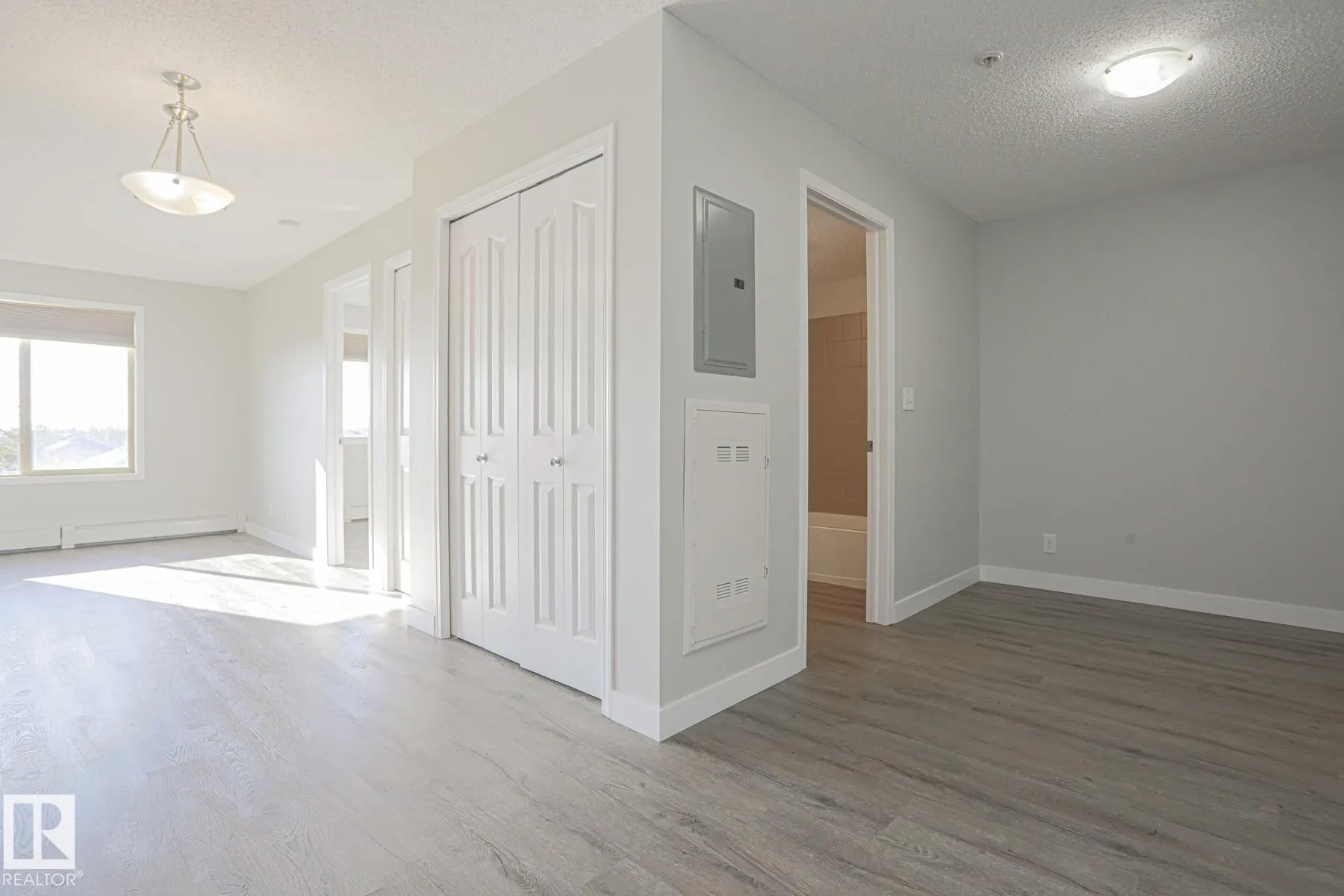 11808 22 Avenue